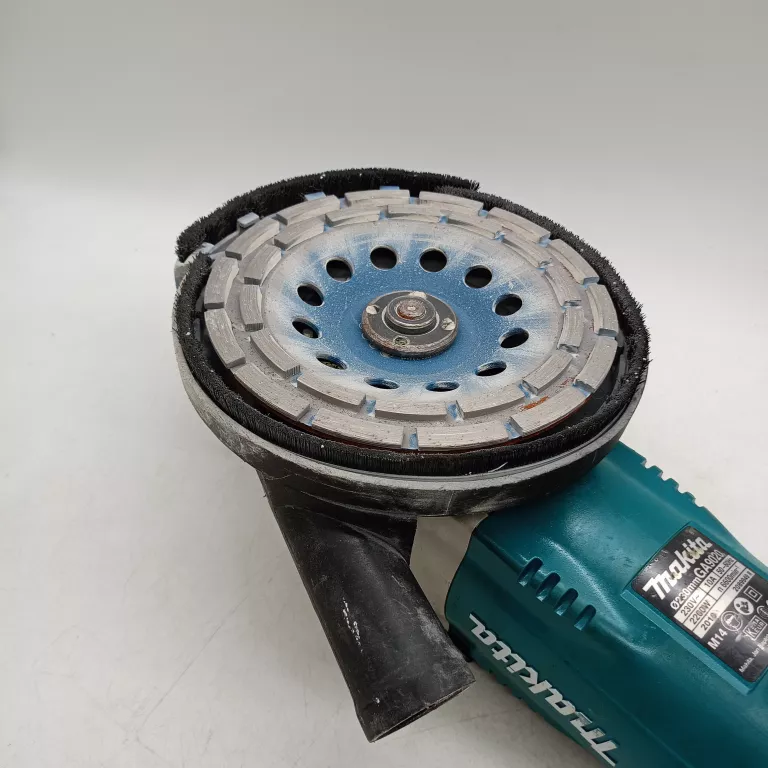 szlifierka-duza-makita-ga9020-walizka-akcesoria-rodzaj-zasilania-128529-2