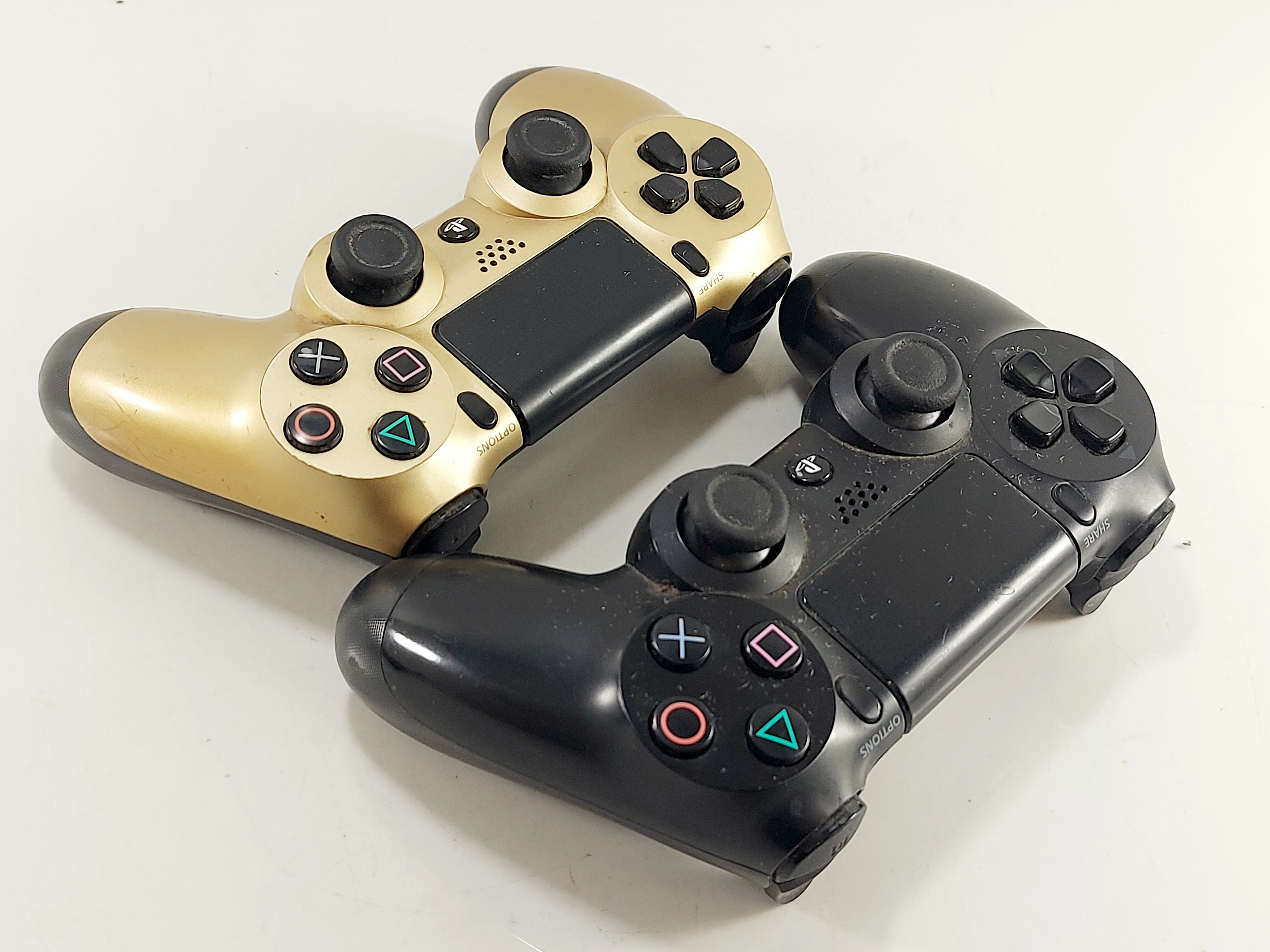 konsola-playstation-4-500gb-cuh-1216b-2-pady-okablowanie-liczba-kontrolerow-w-zestawie-205994-225550