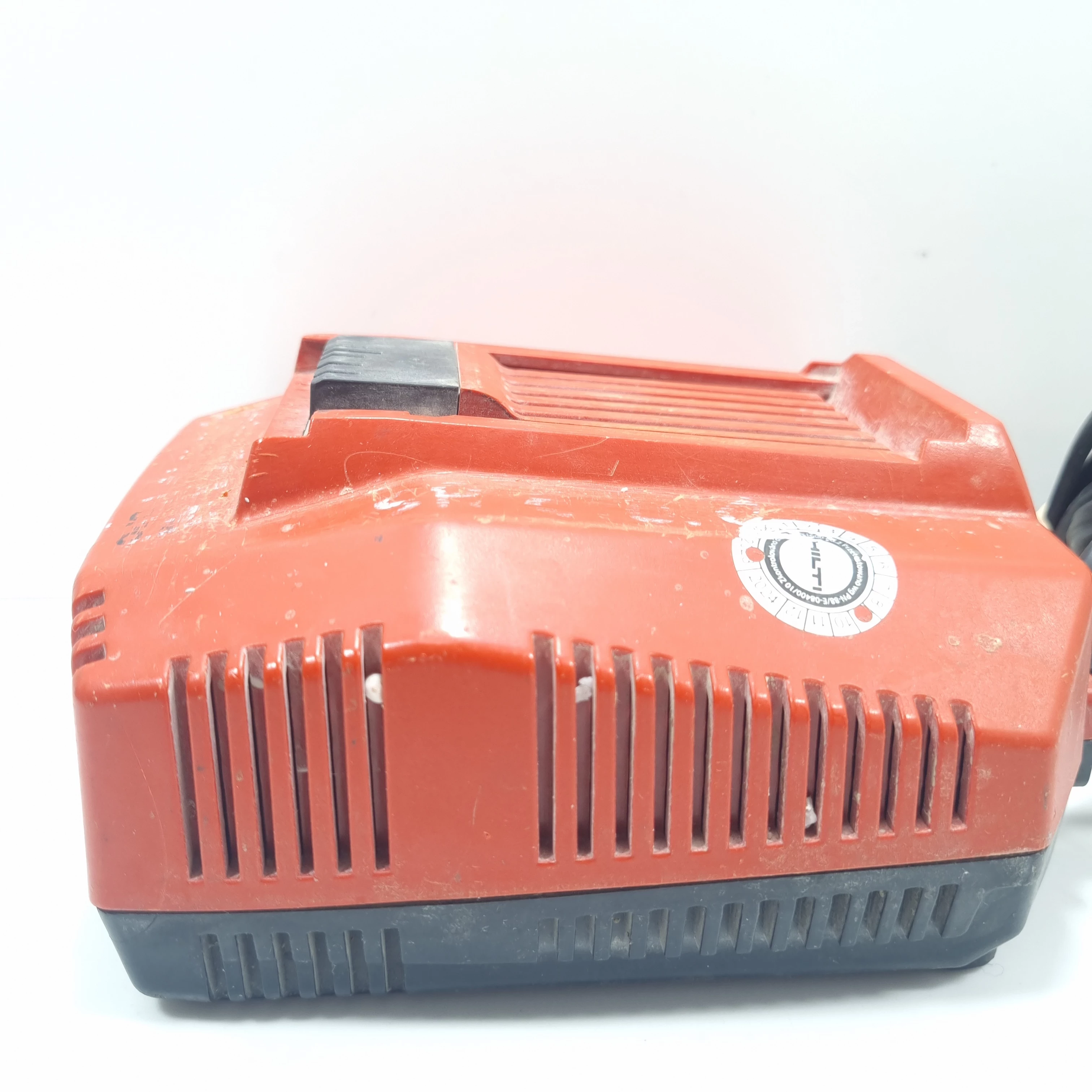 ladowarka-hilti-c-436-350-stan-11323-2