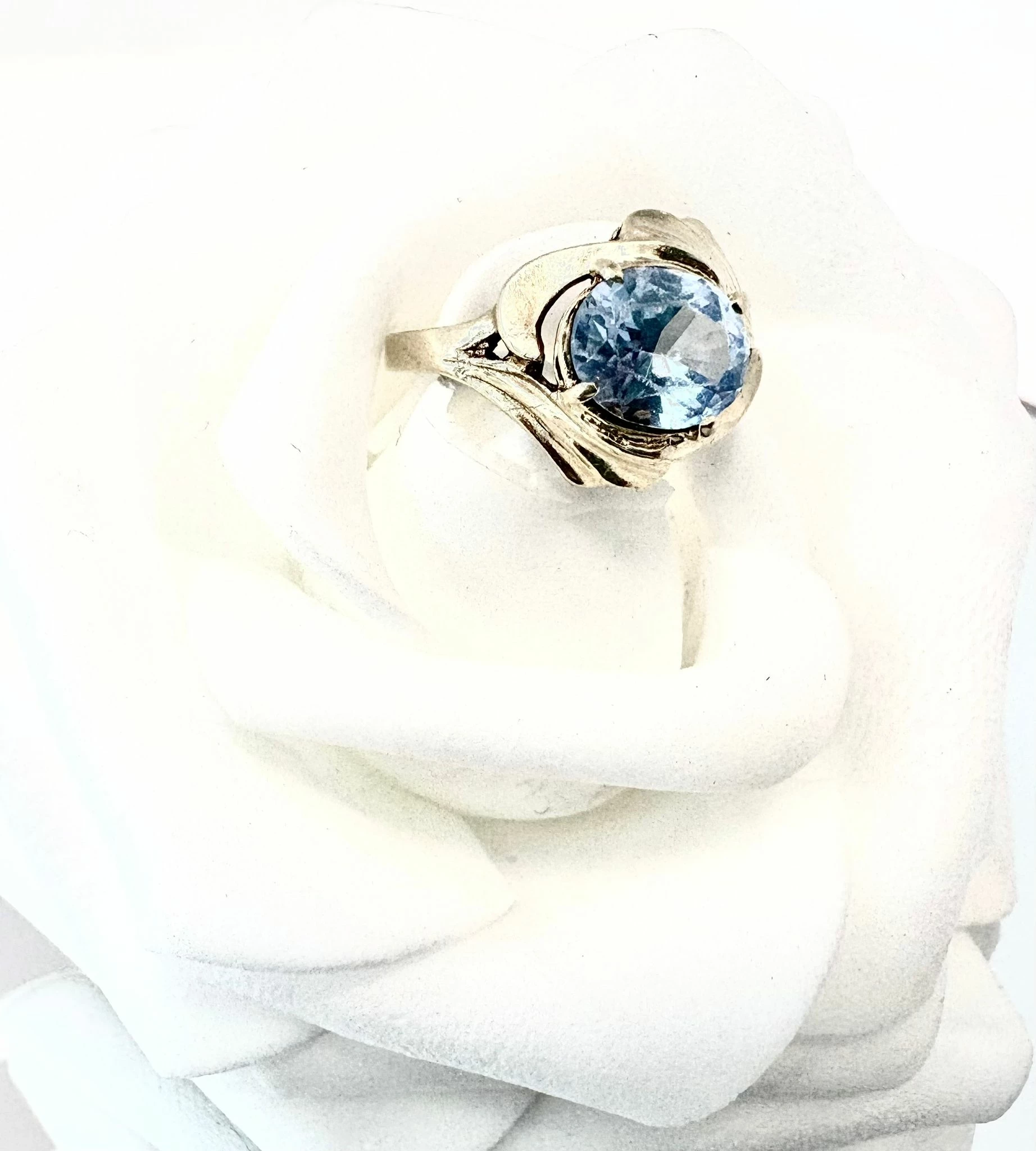 piekny-pierscionek-z-niebieskim-oczkiem-583-321gr-r12-ean-gtin-5900025346587