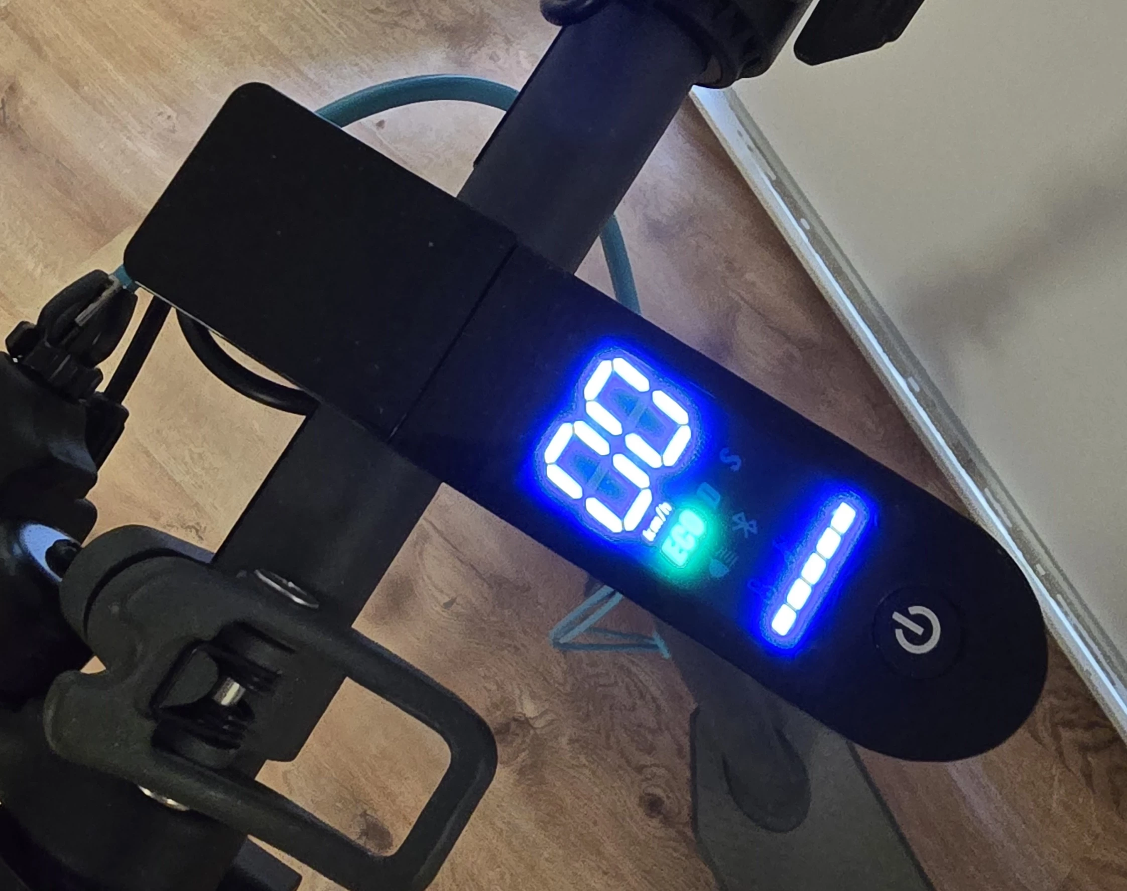 hulajnoga-elektryczna-motus-scooty-10-lite-ean-gtin-5901821997287