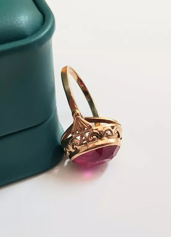 zjawiskowy-zloty-pierscionek-z-malinowym-krysztalem-p585-598g-r21-material-15835-2