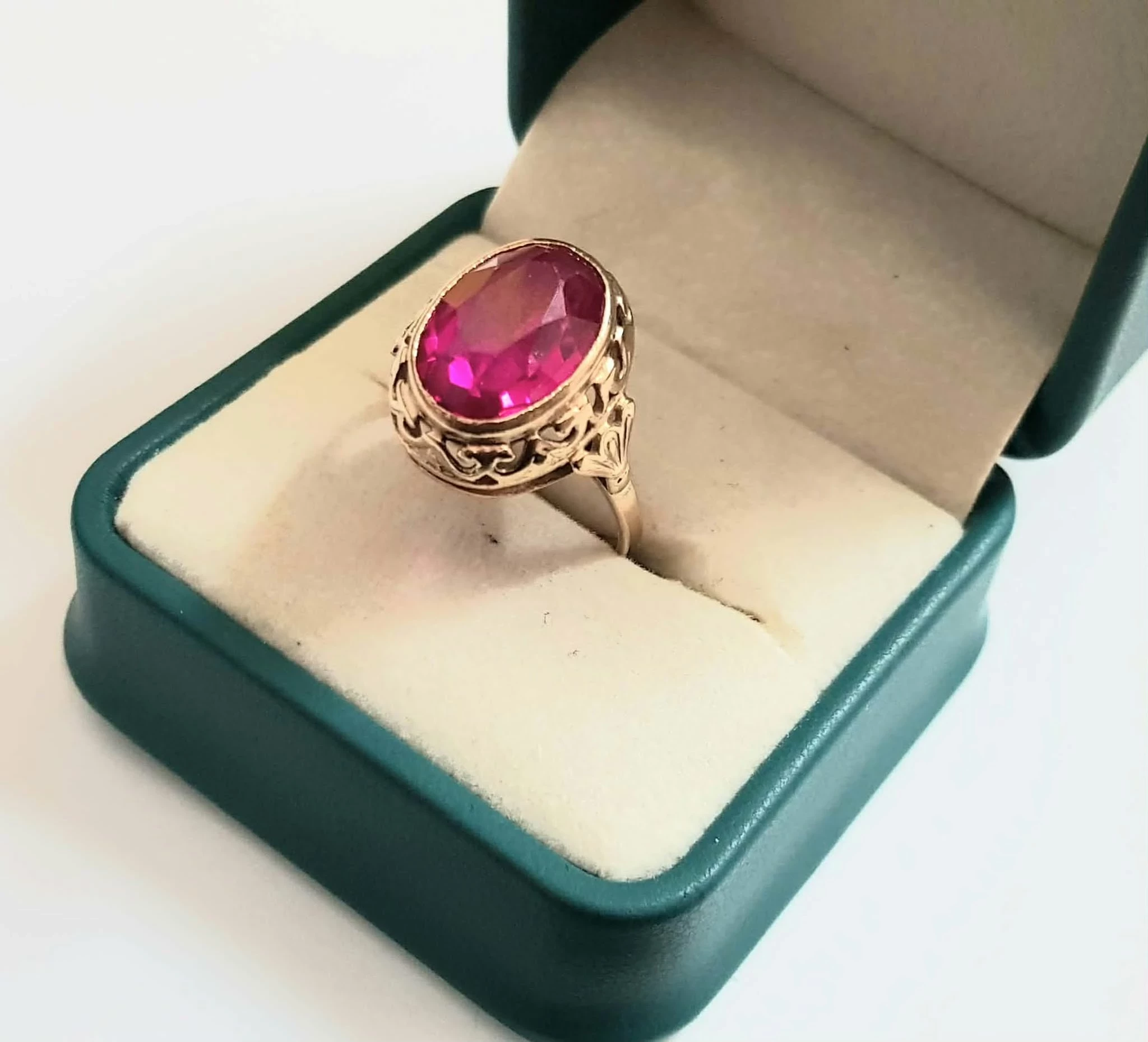 zjawiskowy-zloty-pierscionek-z-malinowym-krysztalem-p585-598g-r21-stan-11323-2