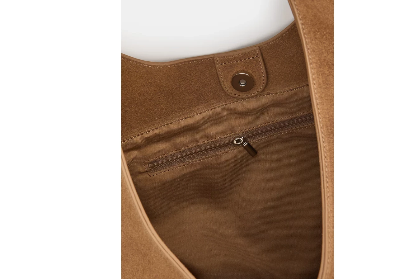 zamszowa-torebka-hobo-ze-skory-naturalnej-z-ozdobnym-przeszyciem-ean-gtin-5907932879351