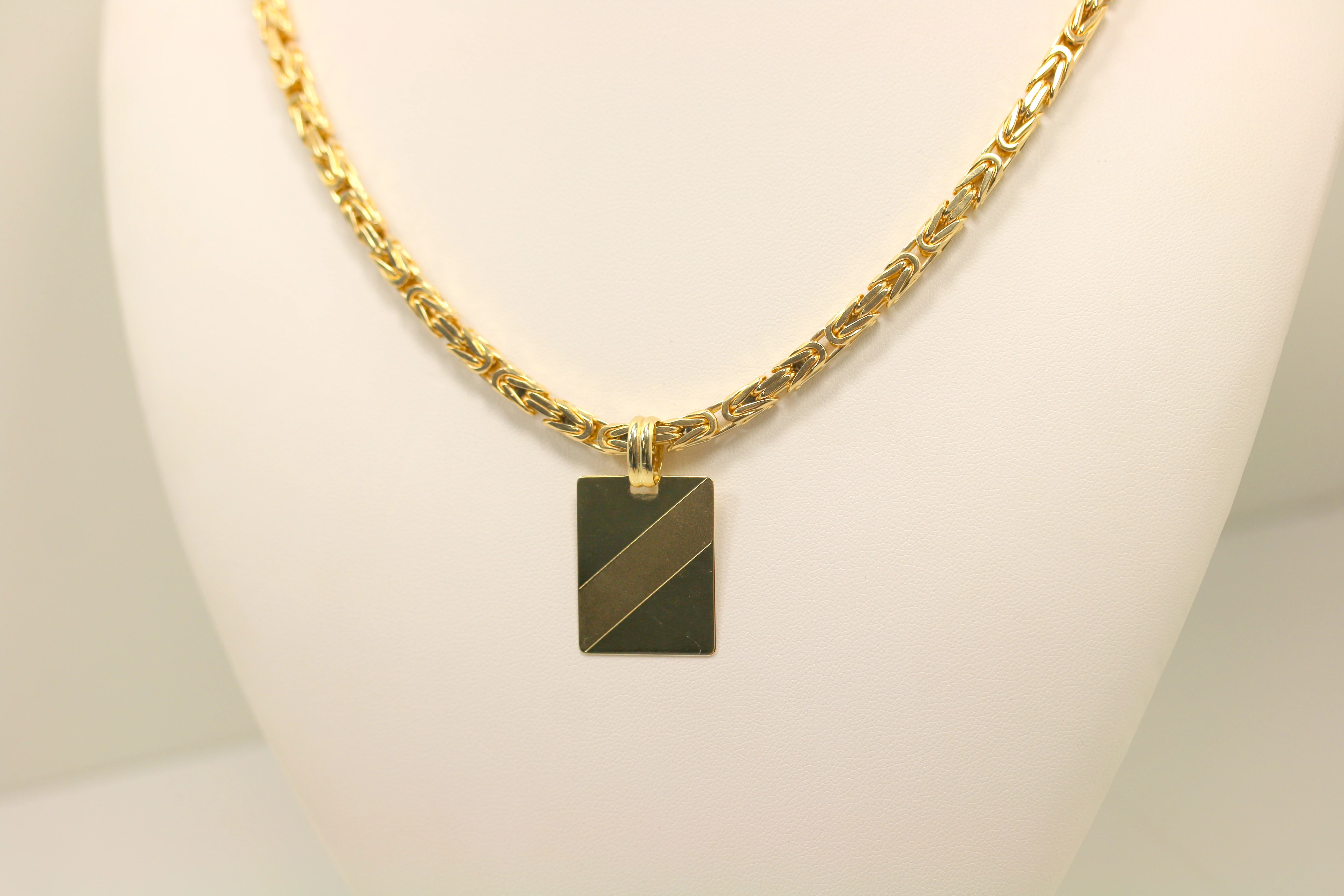 zlota-zawiesza-blaszka-26x20mm-w349-p585-okopowa-7a-warszawa