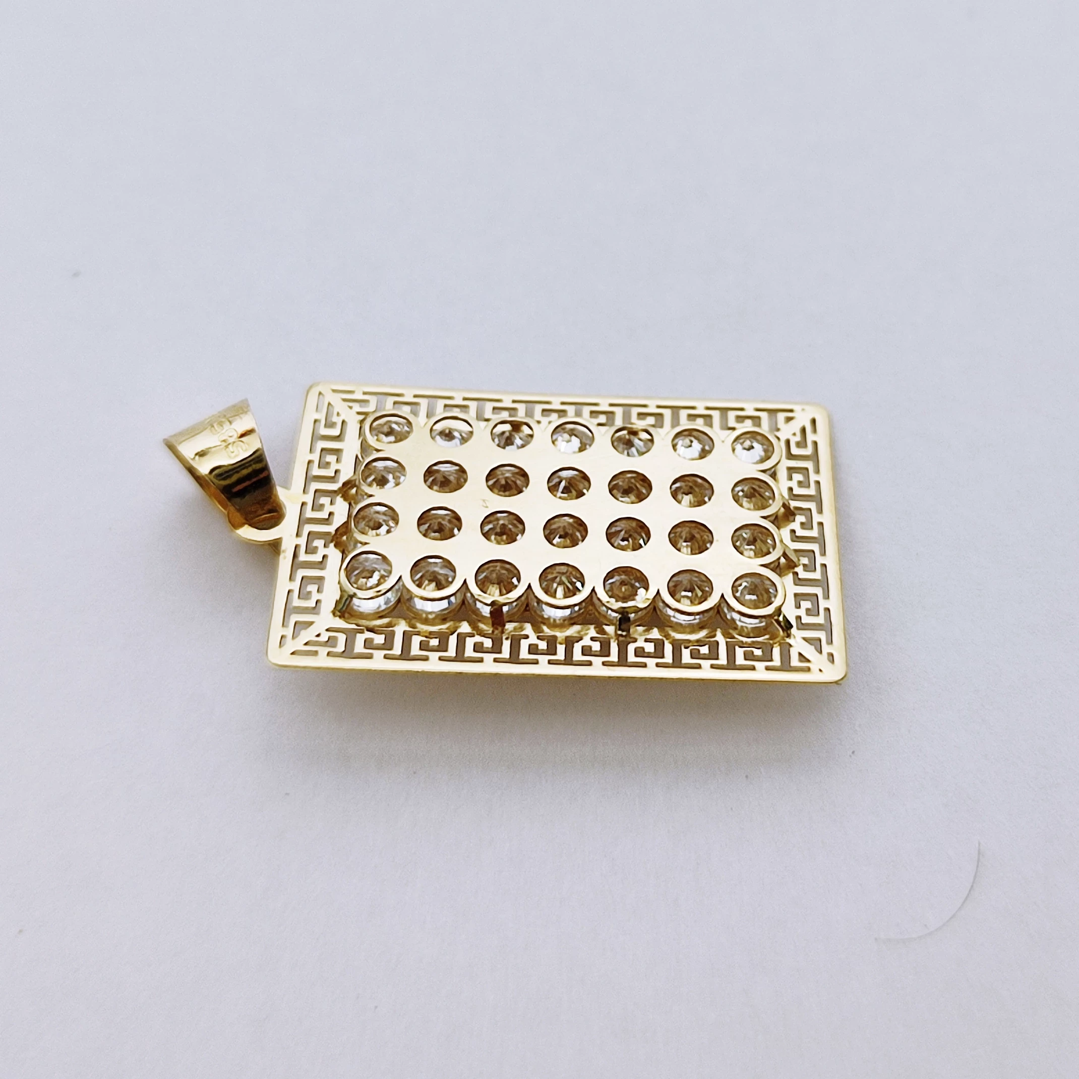 zlota-zawieszka-z-matka-boska-196g-pr585-cyrkonie-cechy-207006-4