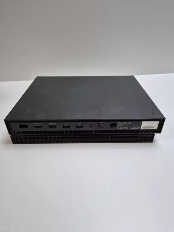 konsola-xbox-one-x-1tb-liczba-kontrolerow-w-zestawie-205994-225550