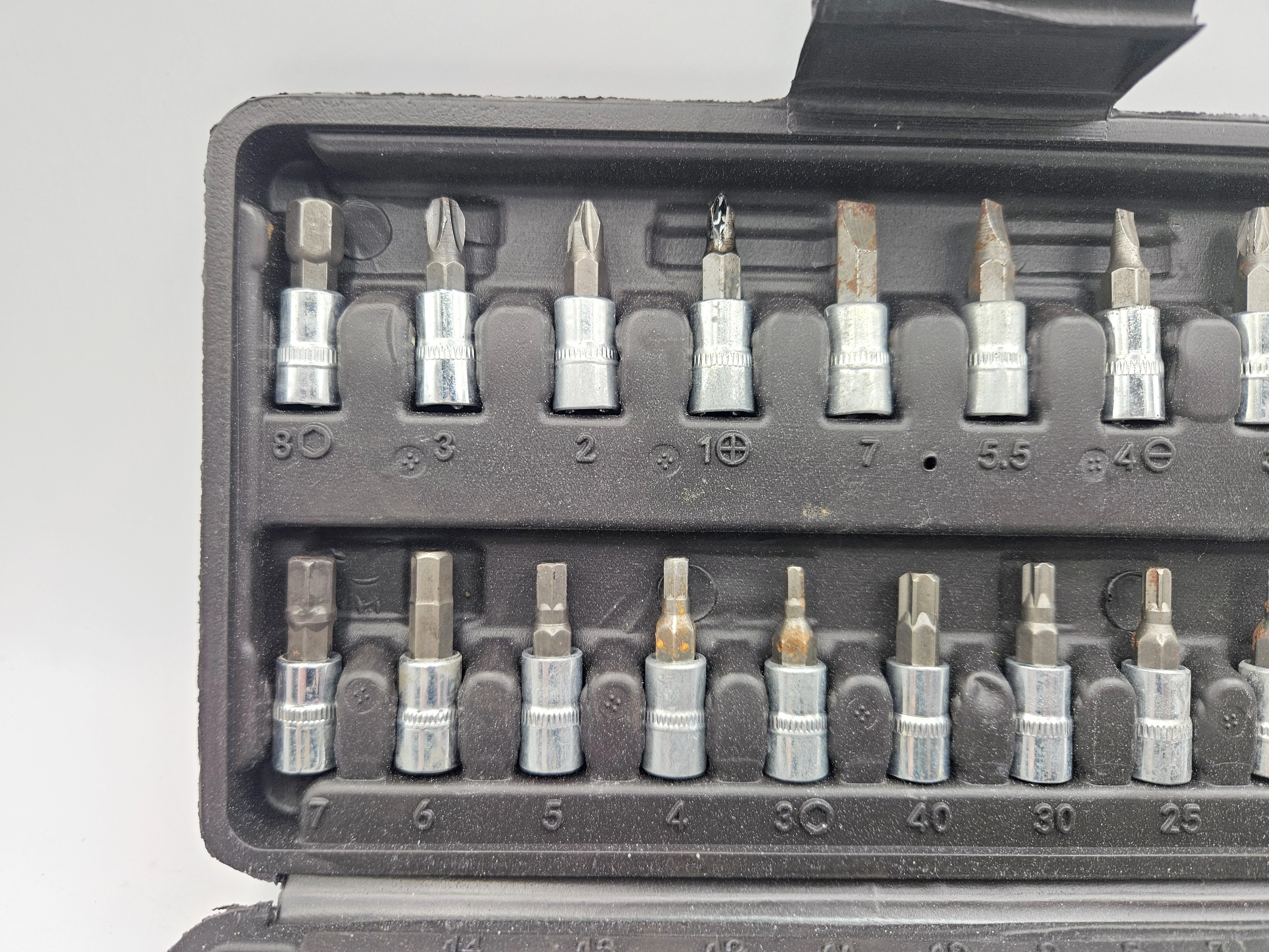 klucze-nasadowe-z-grzechotka-46szt-ean-gtin-5905884086254