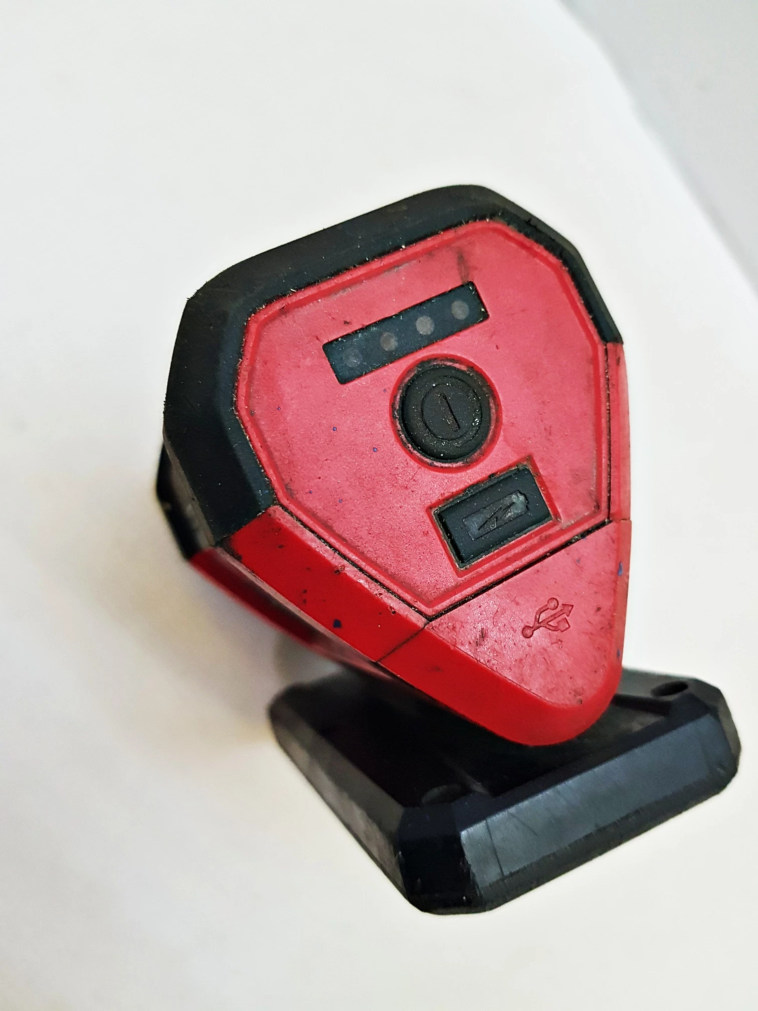 lampa-magnetyczna-milwaukee-m12-pal-aku-30ah-marka-248811-951033