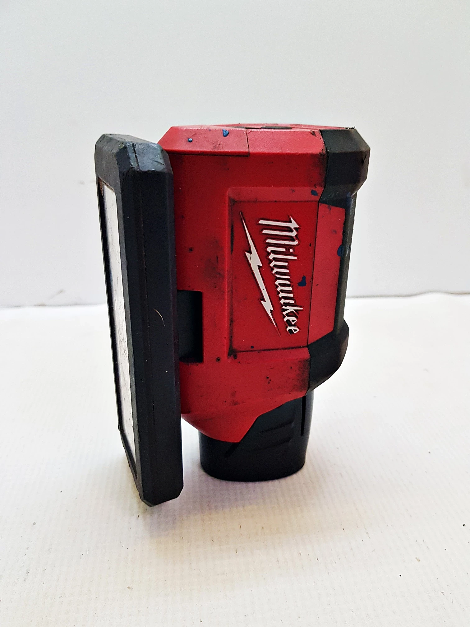 lampa-magnetyczna-milwaukee-m12-pal-aku-30ah-ean-gtin-4058546344030