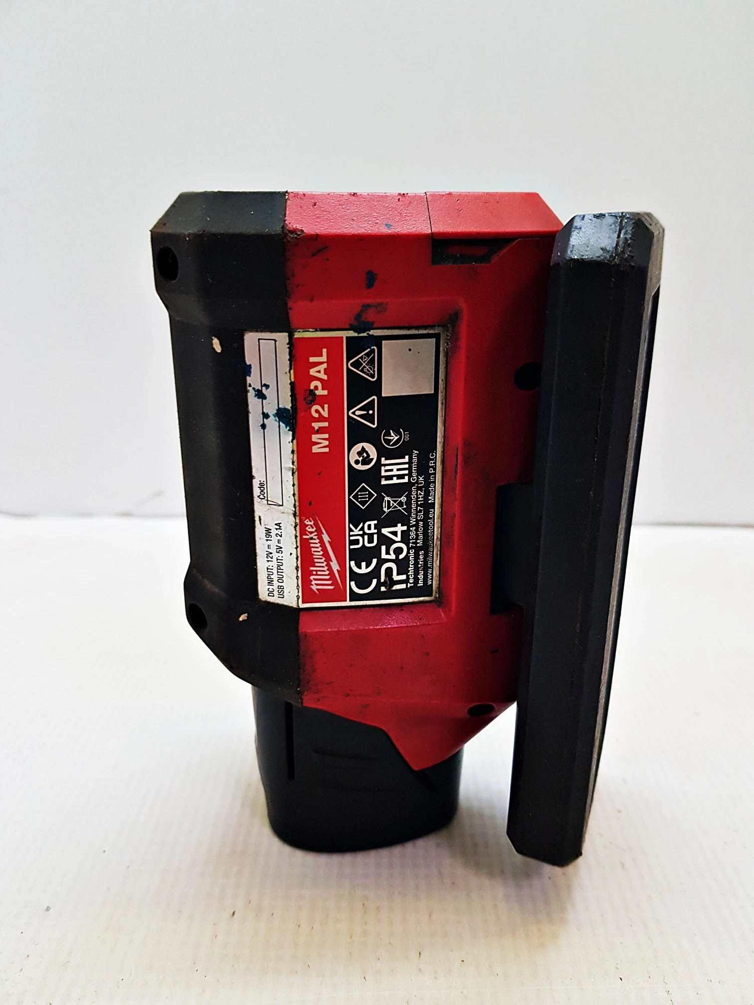 lampa-magnetyczna-milwaukee-m12-pal-aku-30ah-stan-11323-2