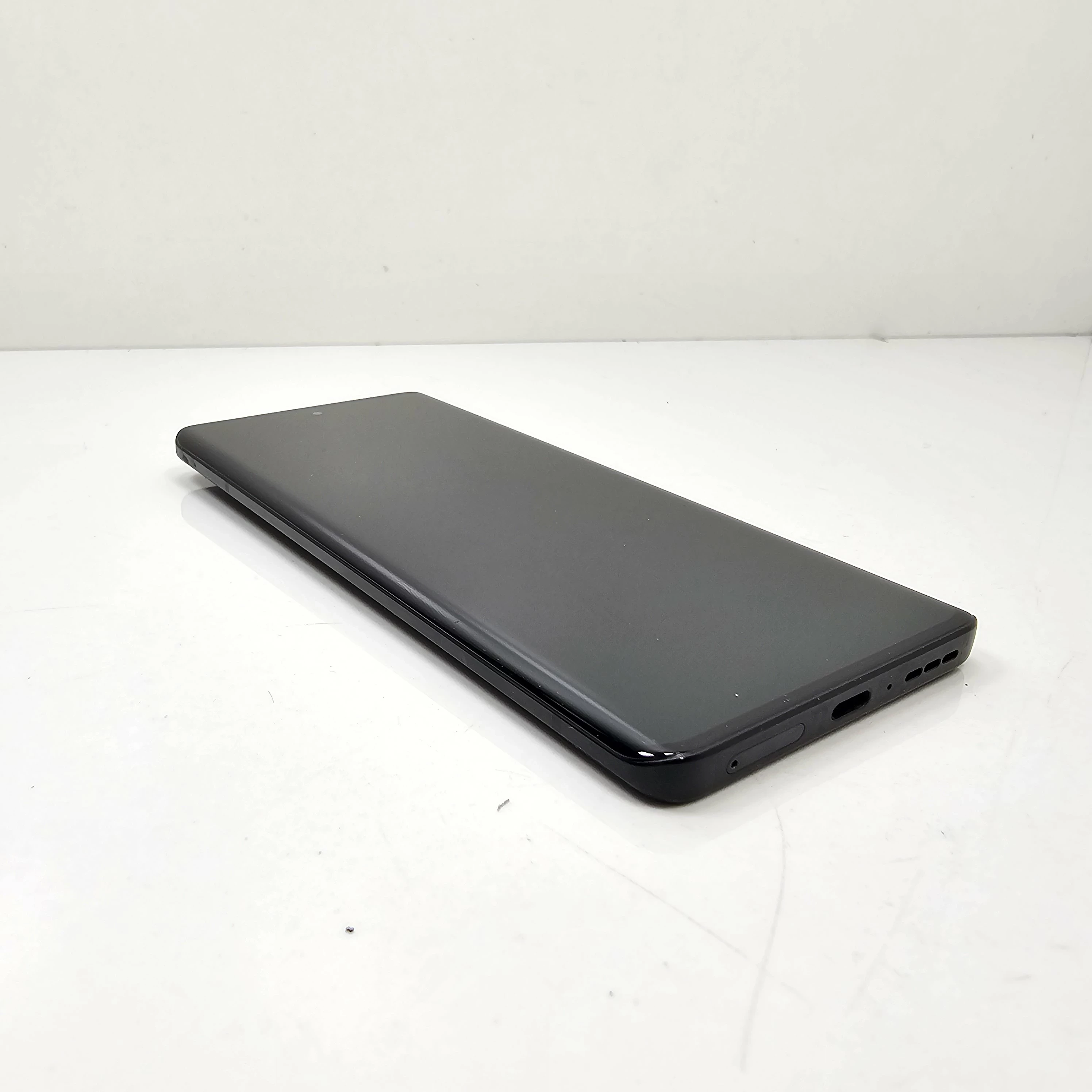 telefon-motorola-edge-40-8256gb-kod-producenta-pay40045se