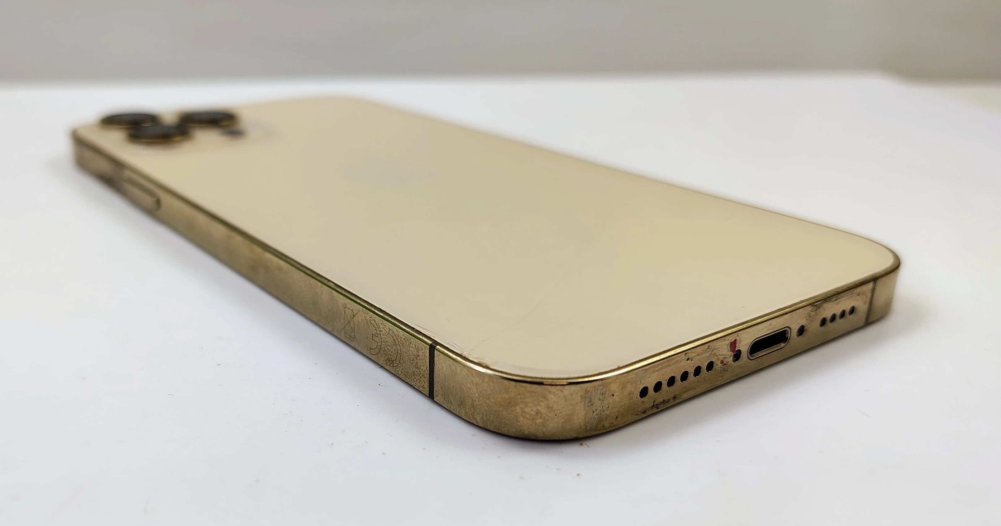 telefon-iphone-12-pro-max-128gb-78-przekatna-ekranu-670