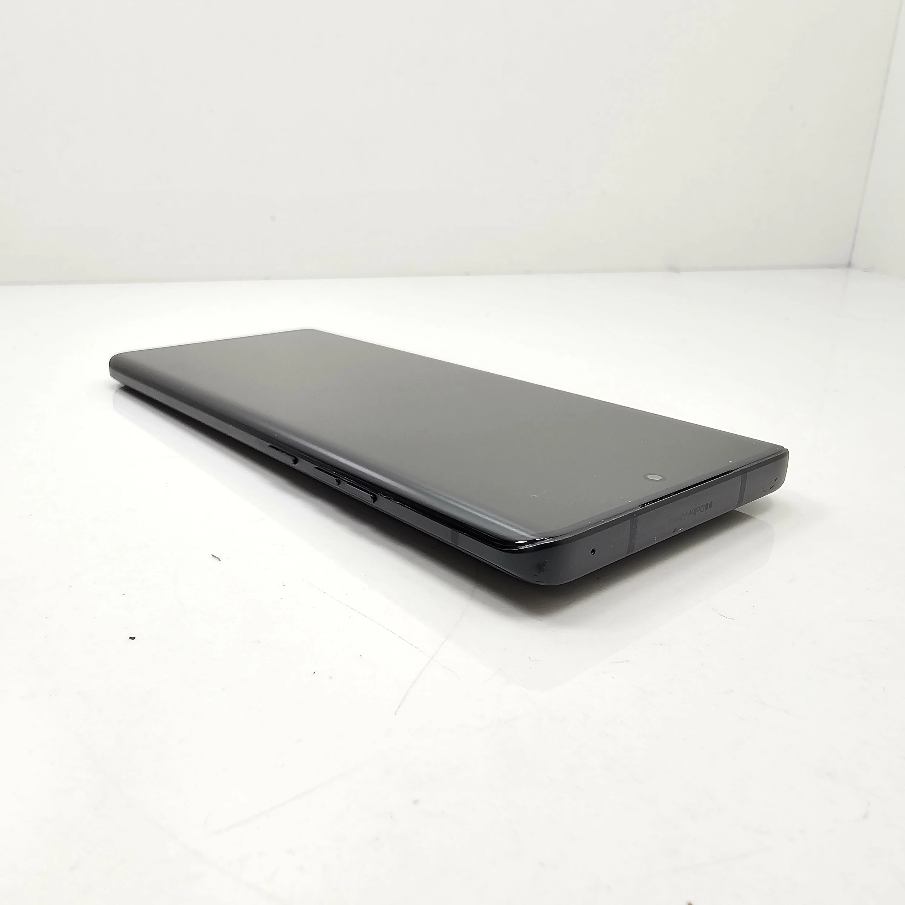 telefon-motorola-edge-40-8256gb-przekatna-ekranu-655