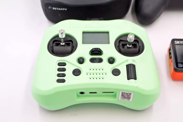 duzy-zestaw-akcesoriow-do-drona-marka-248811-958954