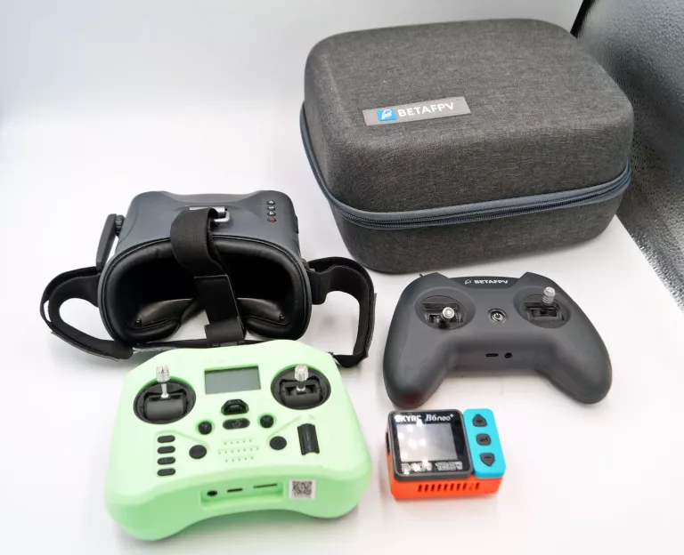 duzy-zestaw-akcesoriow-do-drona-chelmska-50-warszawa