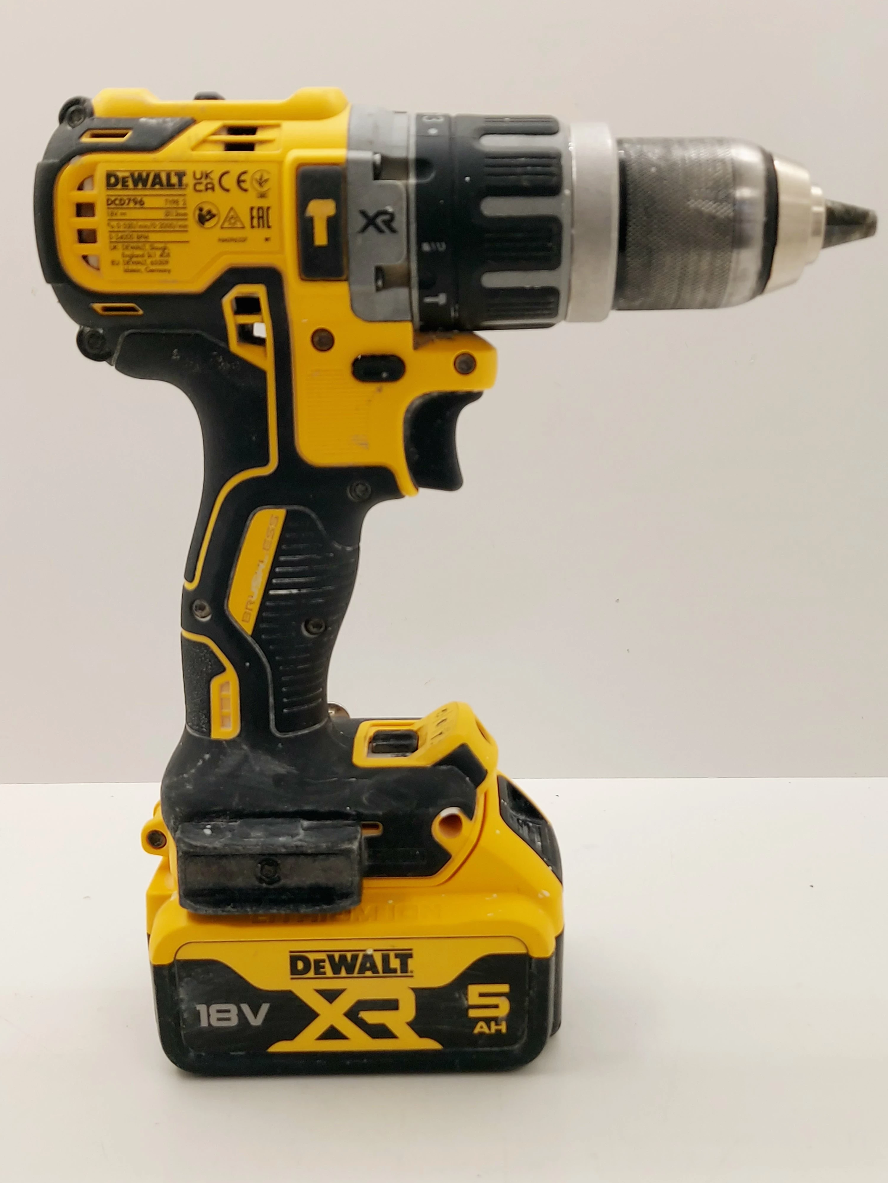 wkretarka-dewalt-dcd796-akumulator-dcb184-5ah-ladowarka-dcb115-stan-11323-2