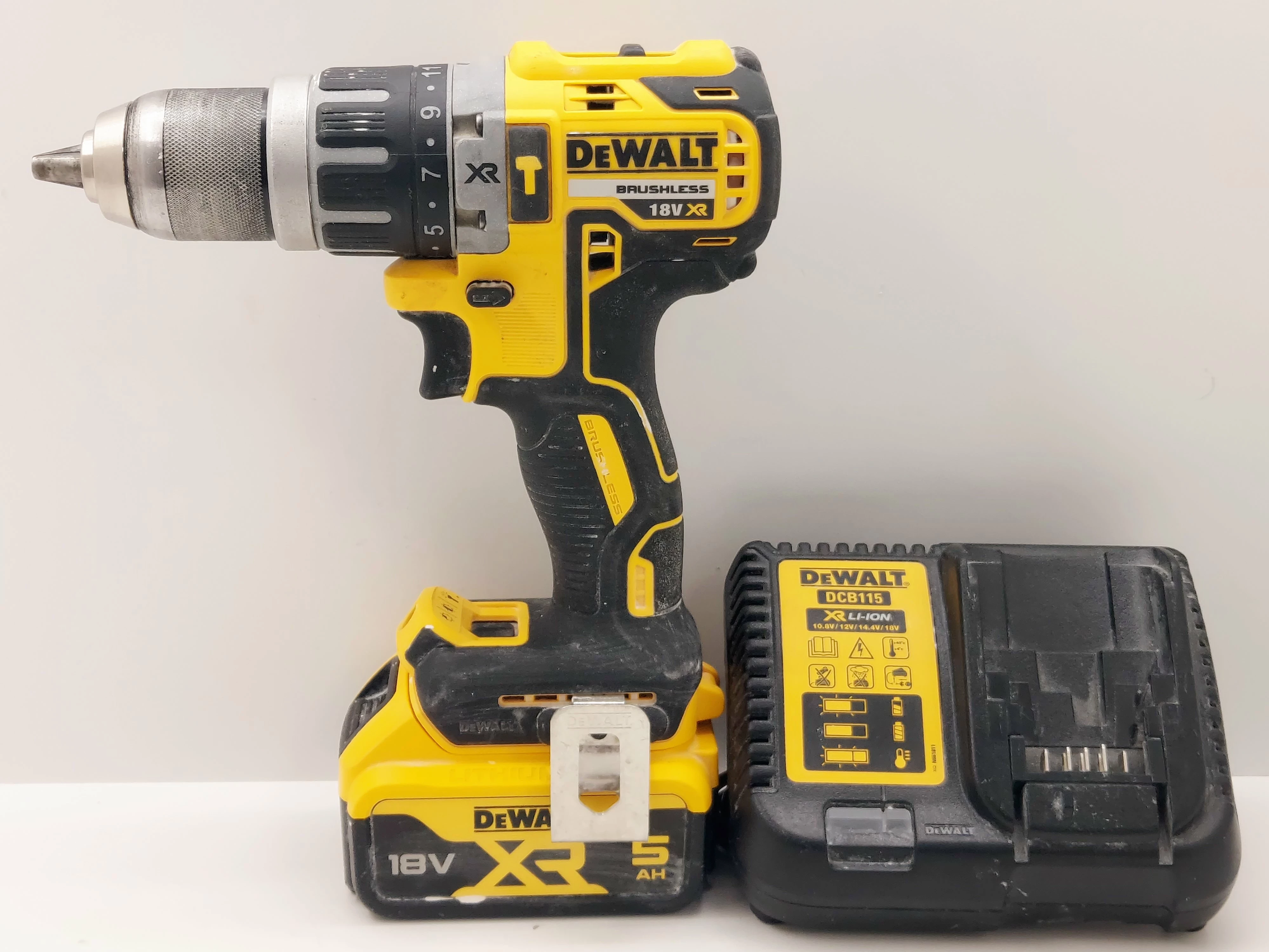 wkretarka-dewalt-dcd796-akumulator-dcb184-5ah-ladowarka-dcb115-grabiszynska-30-wroclaw