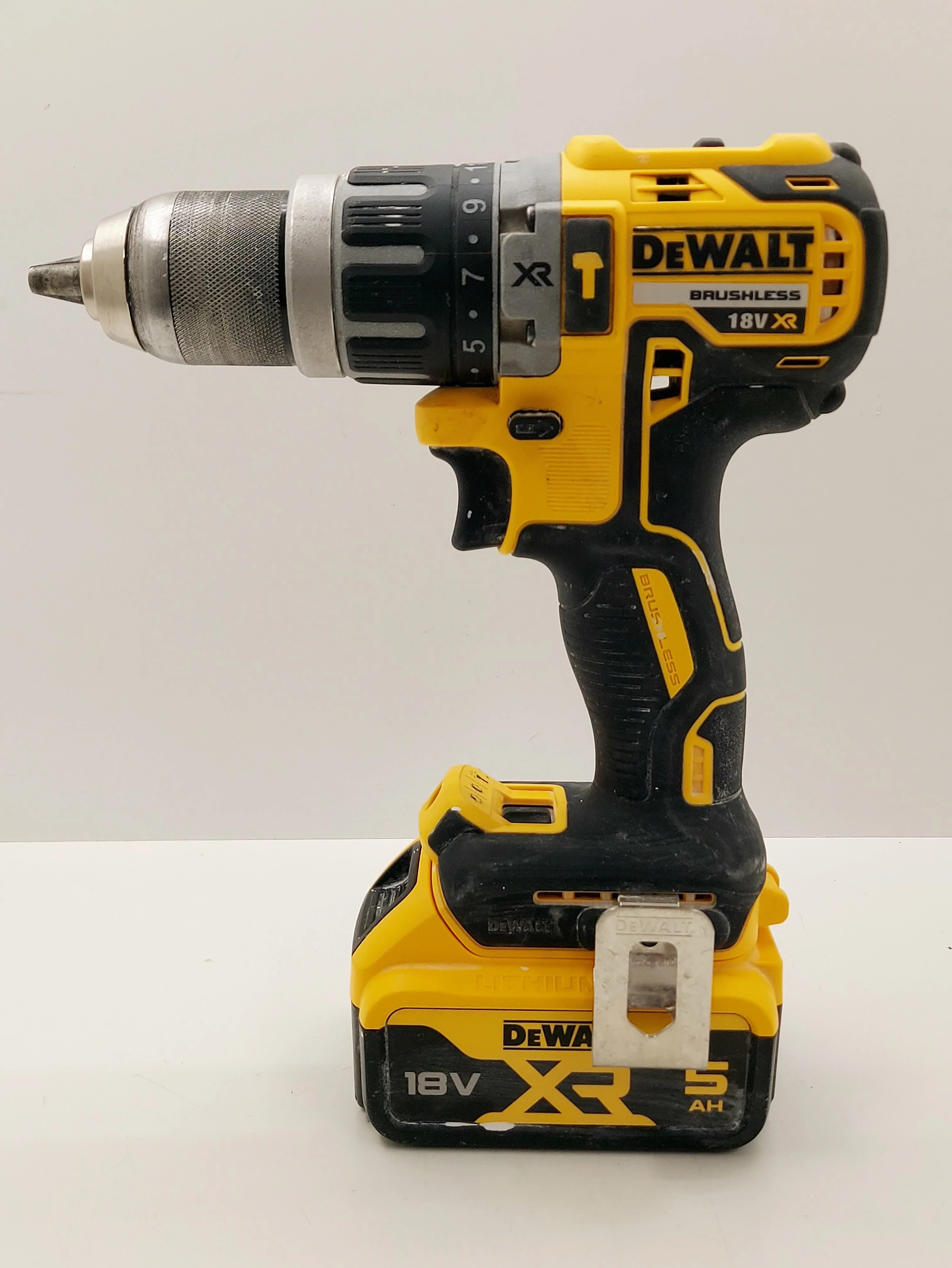 wkretarka-dewalt-dcd796-akumulator-dcb184-5ah-ladowarka-dcb115-ean-gtin-5035048616376