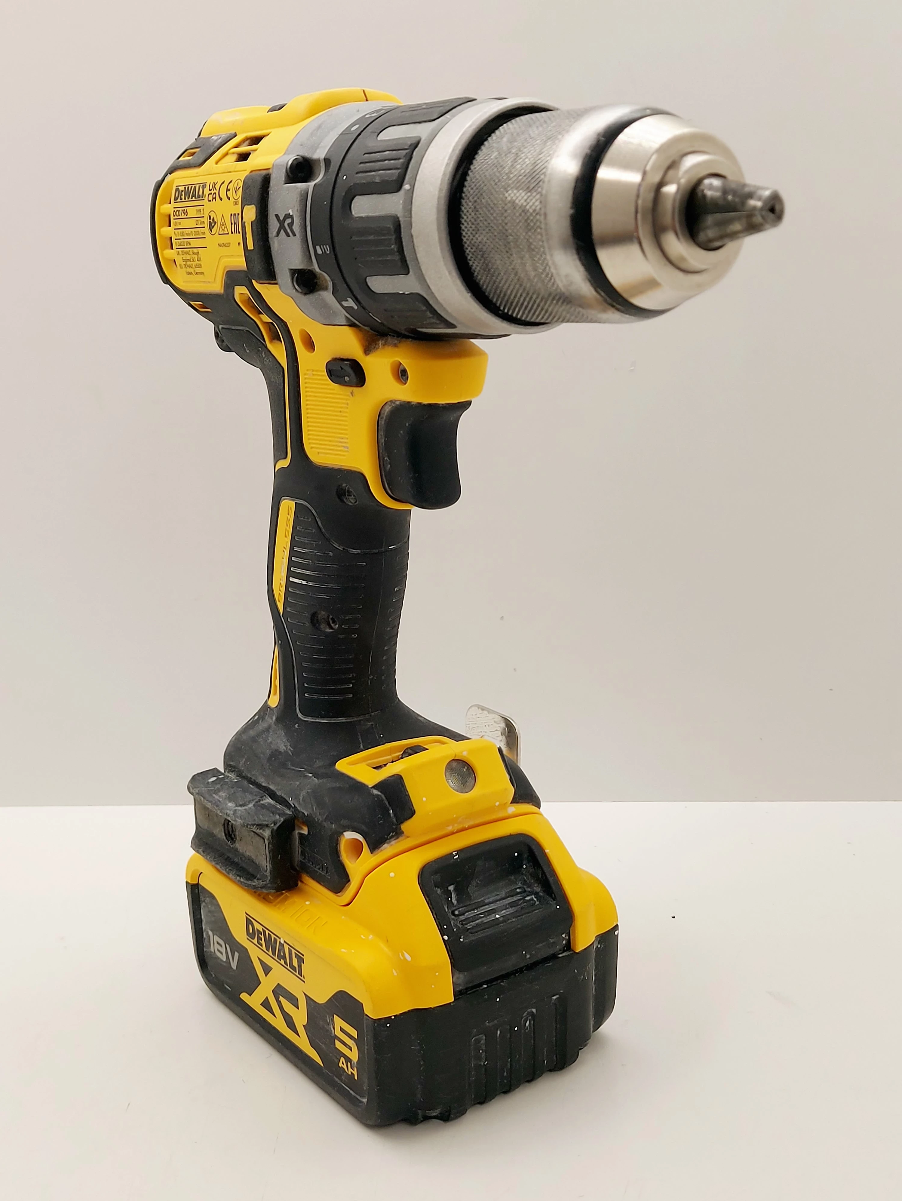 wkretarka-dewalt-dcd796-akumulator-dcb184-5ah-ladowarka-dcb115-napiecie-v-128551-6