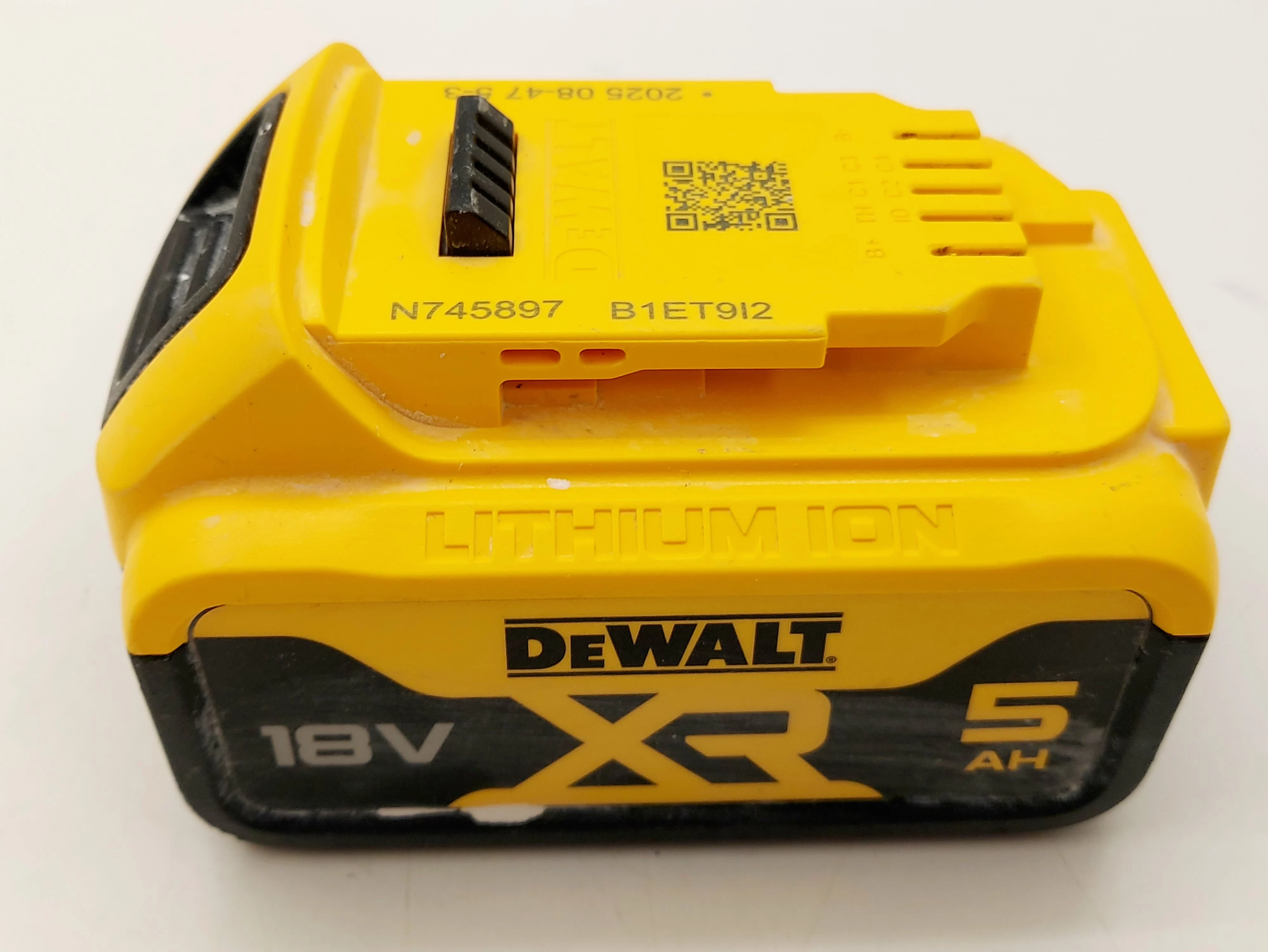 wkretarka-dewalt-dcd796-akumulator-dcb184-5ah-ladowarka-dcb115-zasilanie-209202-1769478