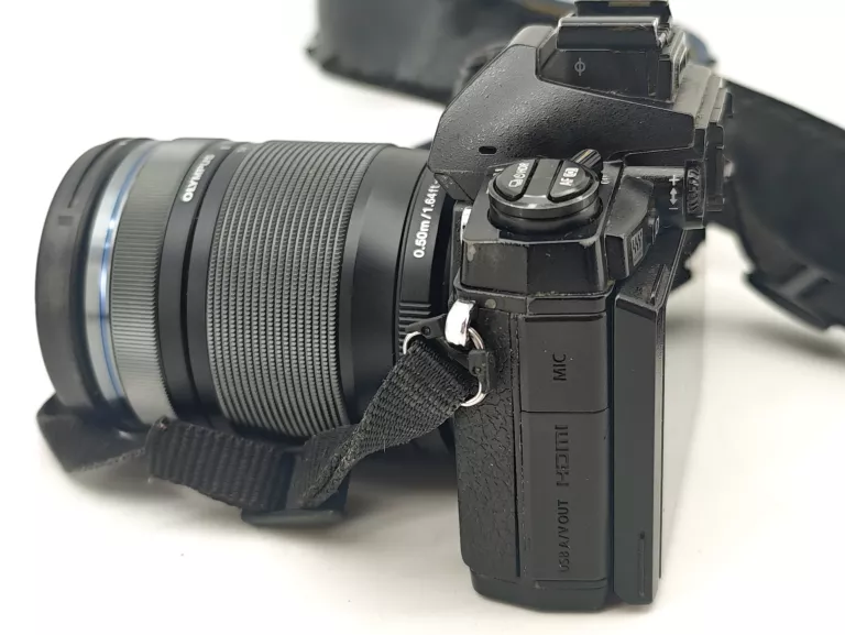 aparat-olympus-om-d-e-m1-zuiko-14-150mm-4-56-ii-rozmiar-matrycy-206882-228778