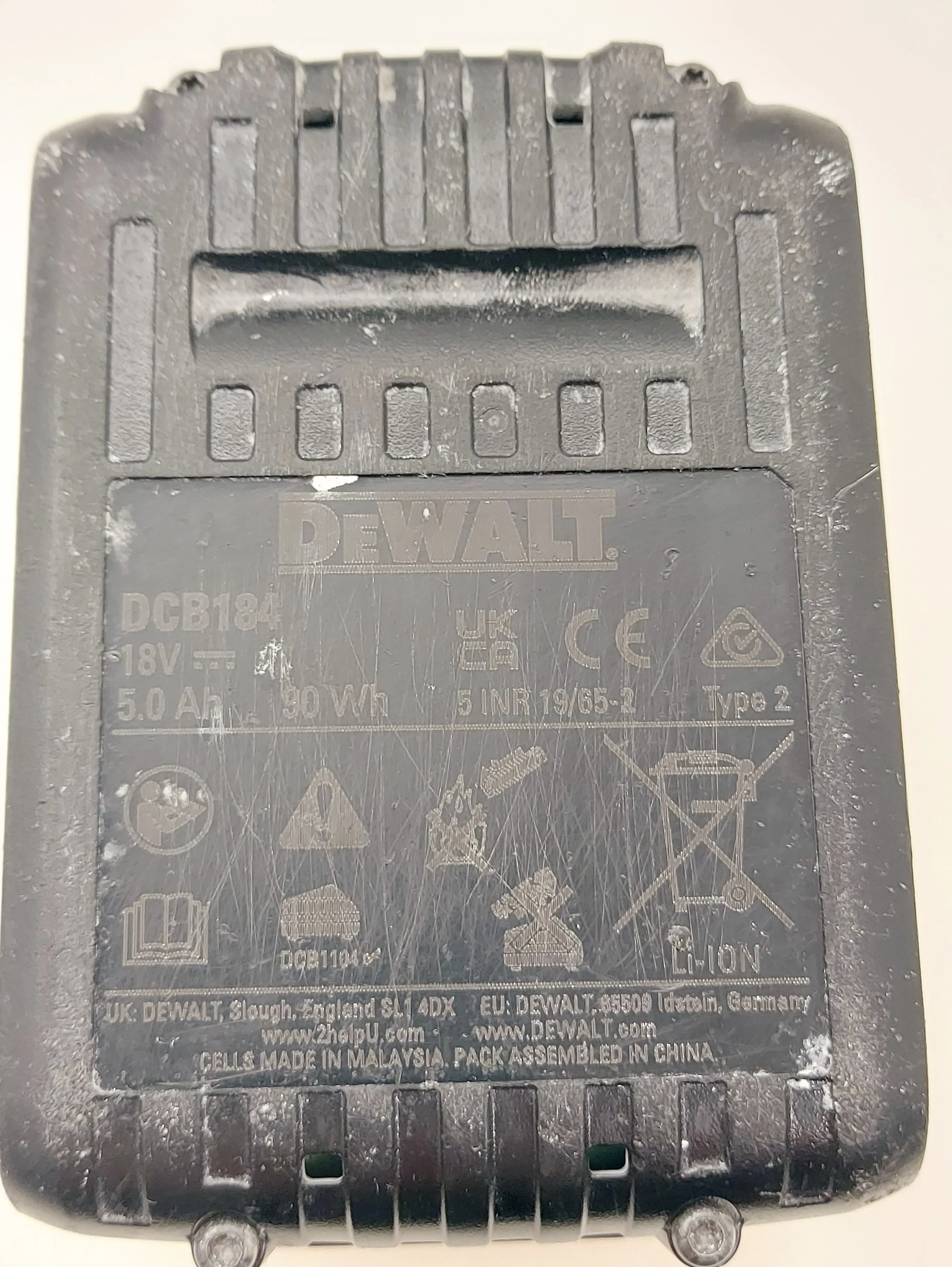 wkretarka-dewalt-dcd796-akumulator-dcb184-5ah-ladowarka-dcb115-miekki-moment-obrotowy-2700