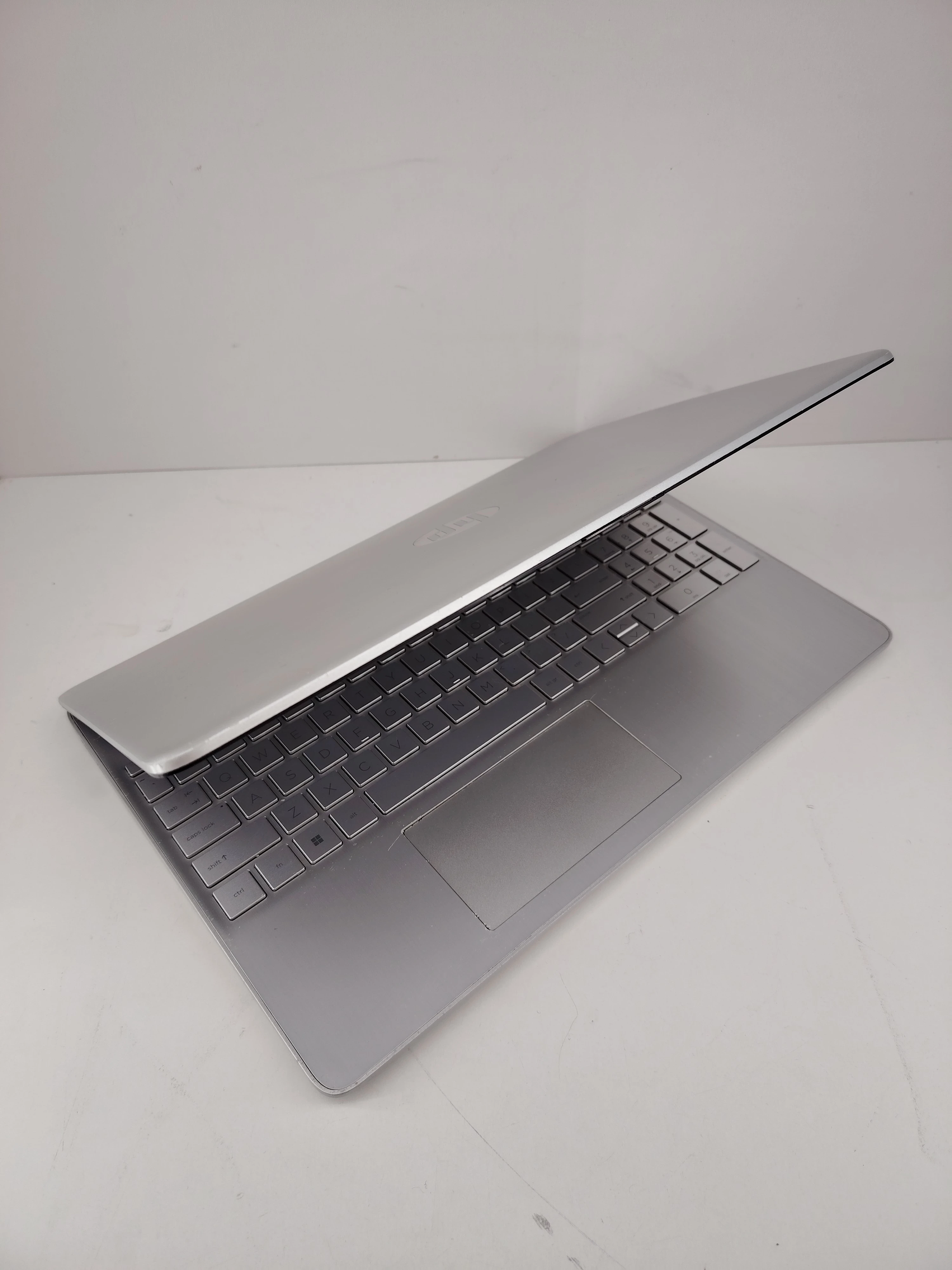 laptop-hp-15s-fq2xx-i3-1115g4-8gb-ram-256gb-ssd-win-10-przekatna-ekranu-1560