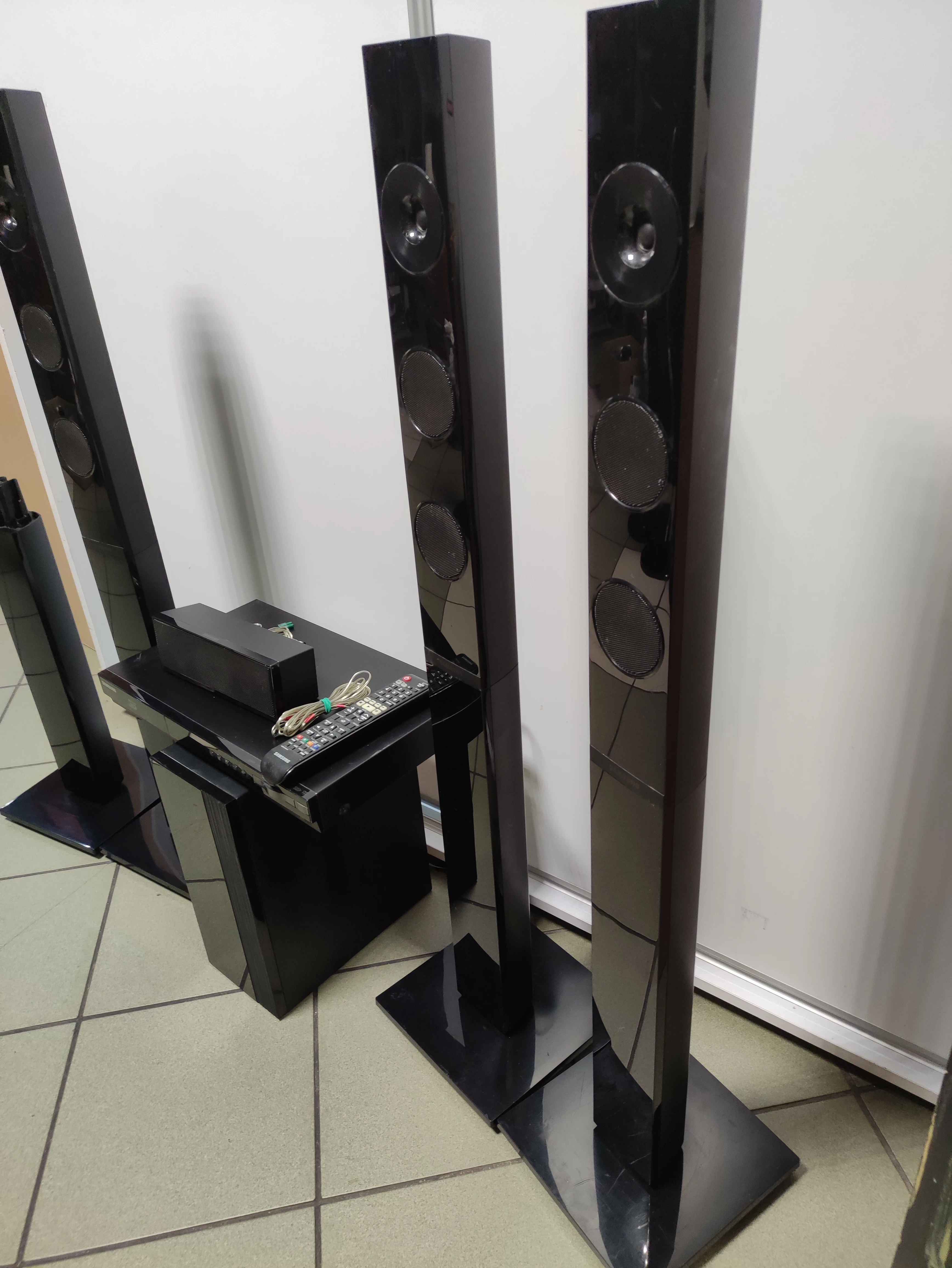 kino-domowe-samsung-ht-e4550-pilot-glosniki-rodzaj-223965-306681