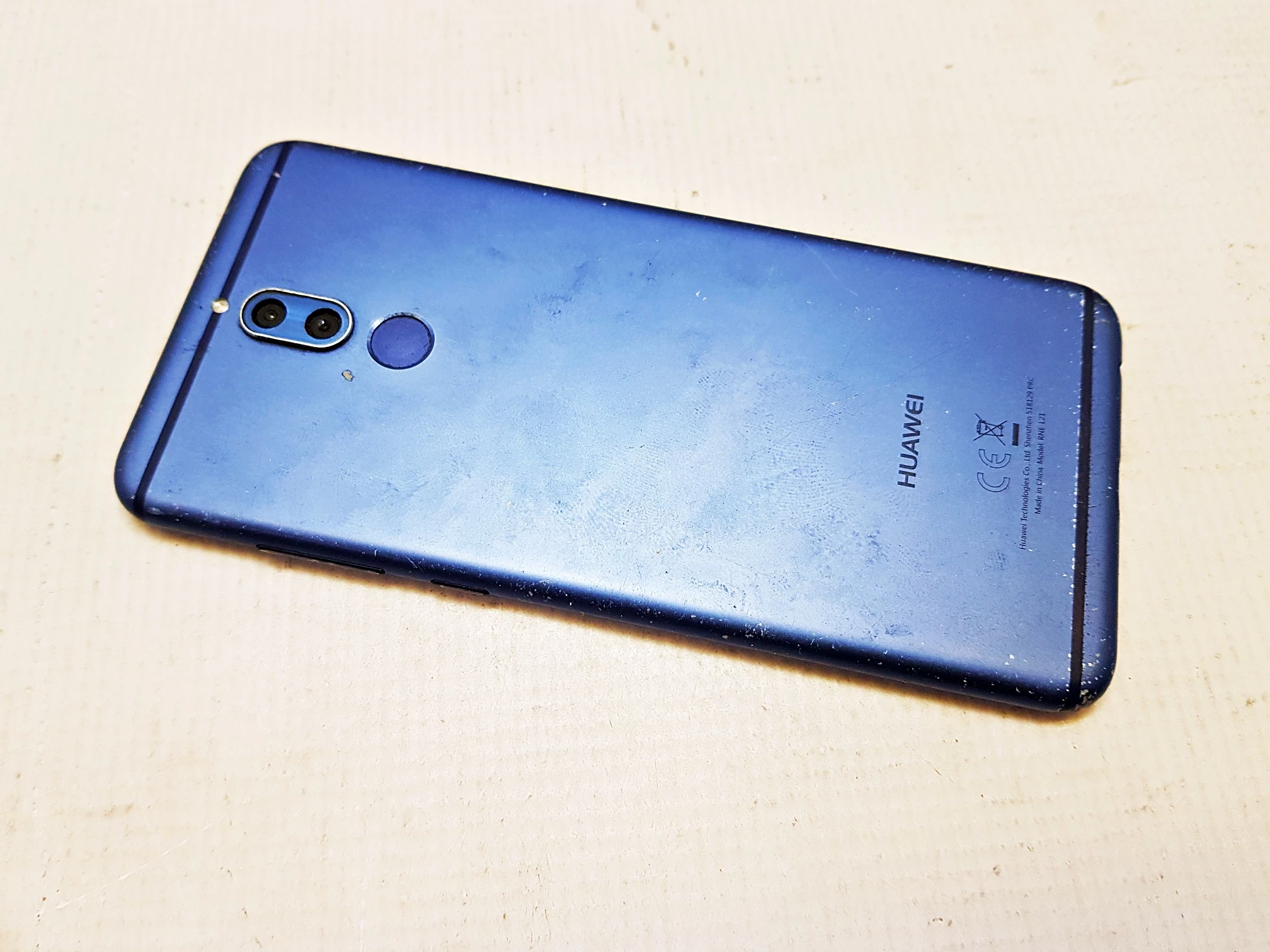 telefon-huawei-mate-10-lite-644-przekatna-ekranu-590