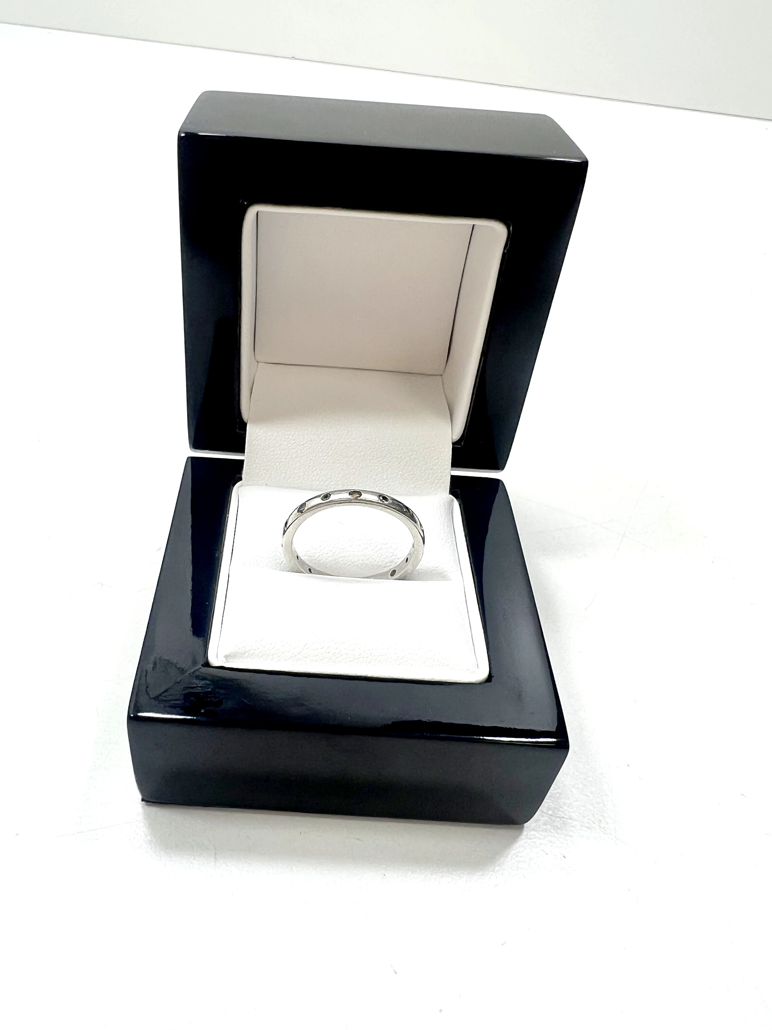 srebrny-pierscionek-obraczka-z-oczkami-r20-pr-925-ean-gtin-5904237595085