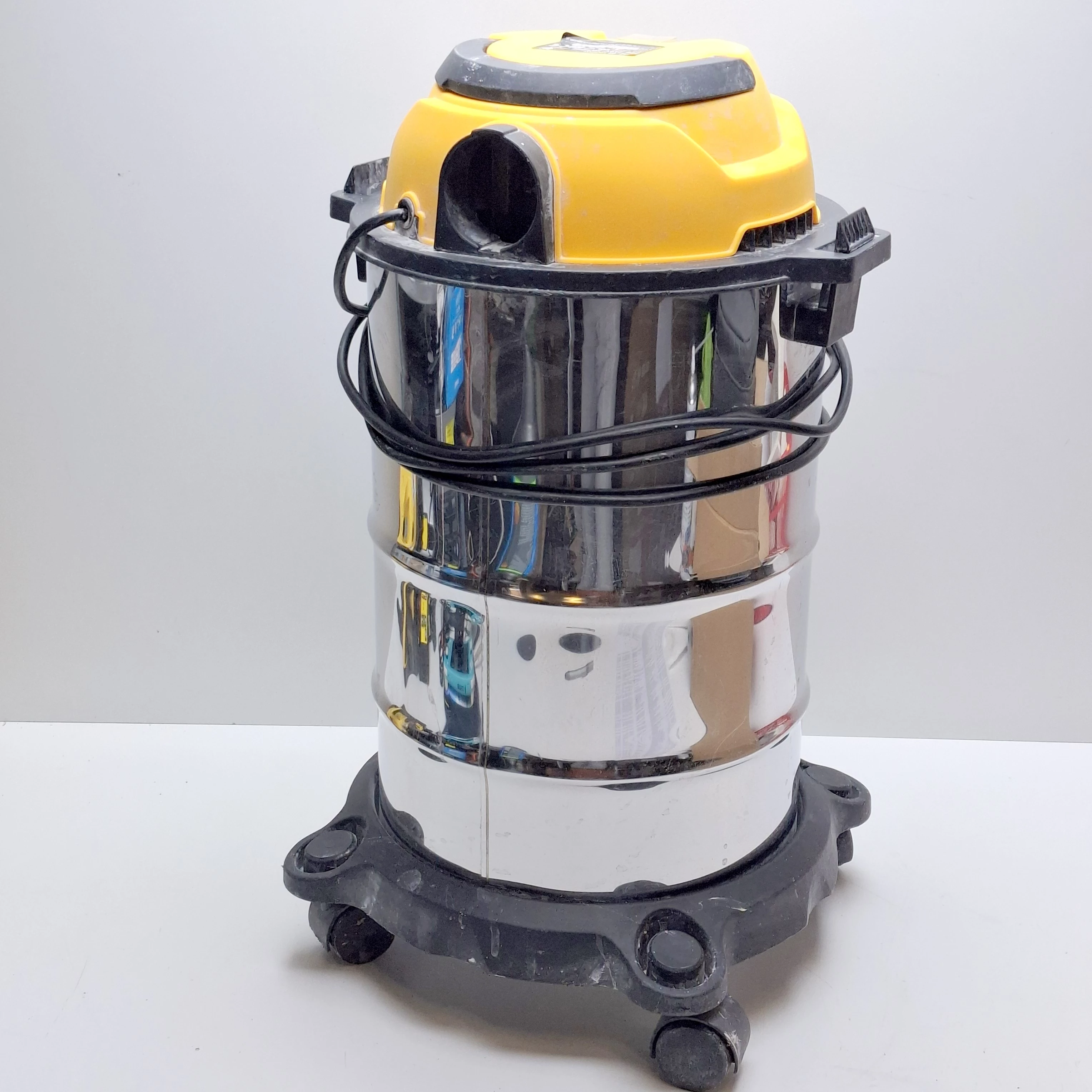 odkurzacz-warsztatowy-brenar-b112-01-1200w-20l-maksymalna-moc-120000