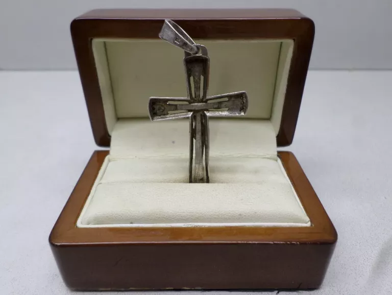 srebrna-zawieszka-krzyzyk-623925-rodzaj-2205-2
