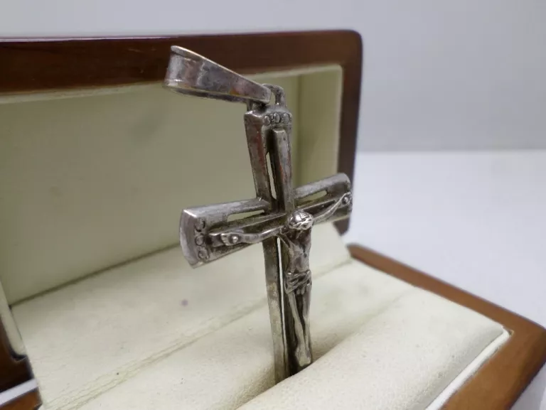 srebrna-zawieszka-krzyzyk-623925-ean-gtin-5905868206999