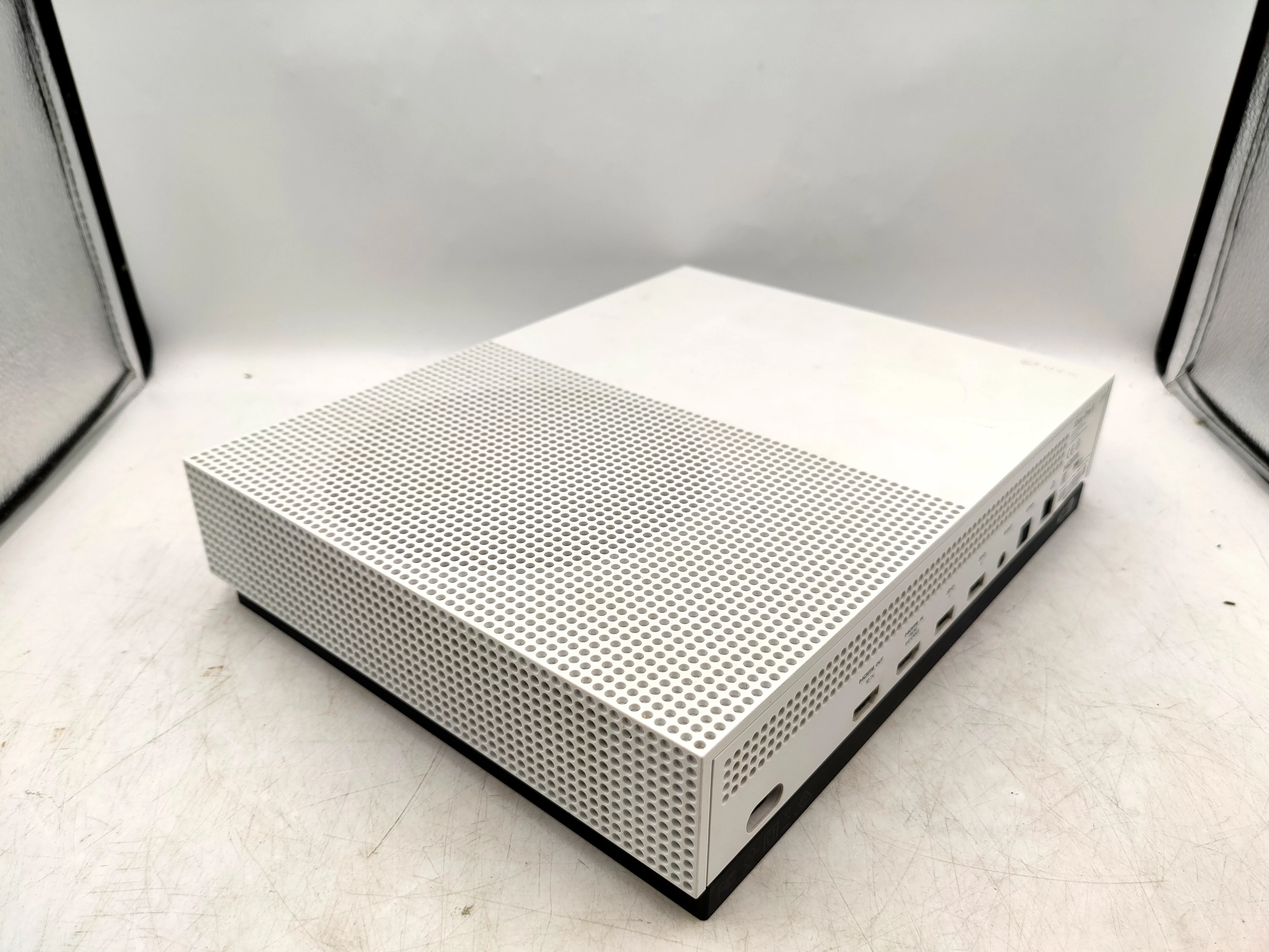 konsola-xbox-one-s-500gb-liczba-kontrolerow-w-zestawie-205994-225550