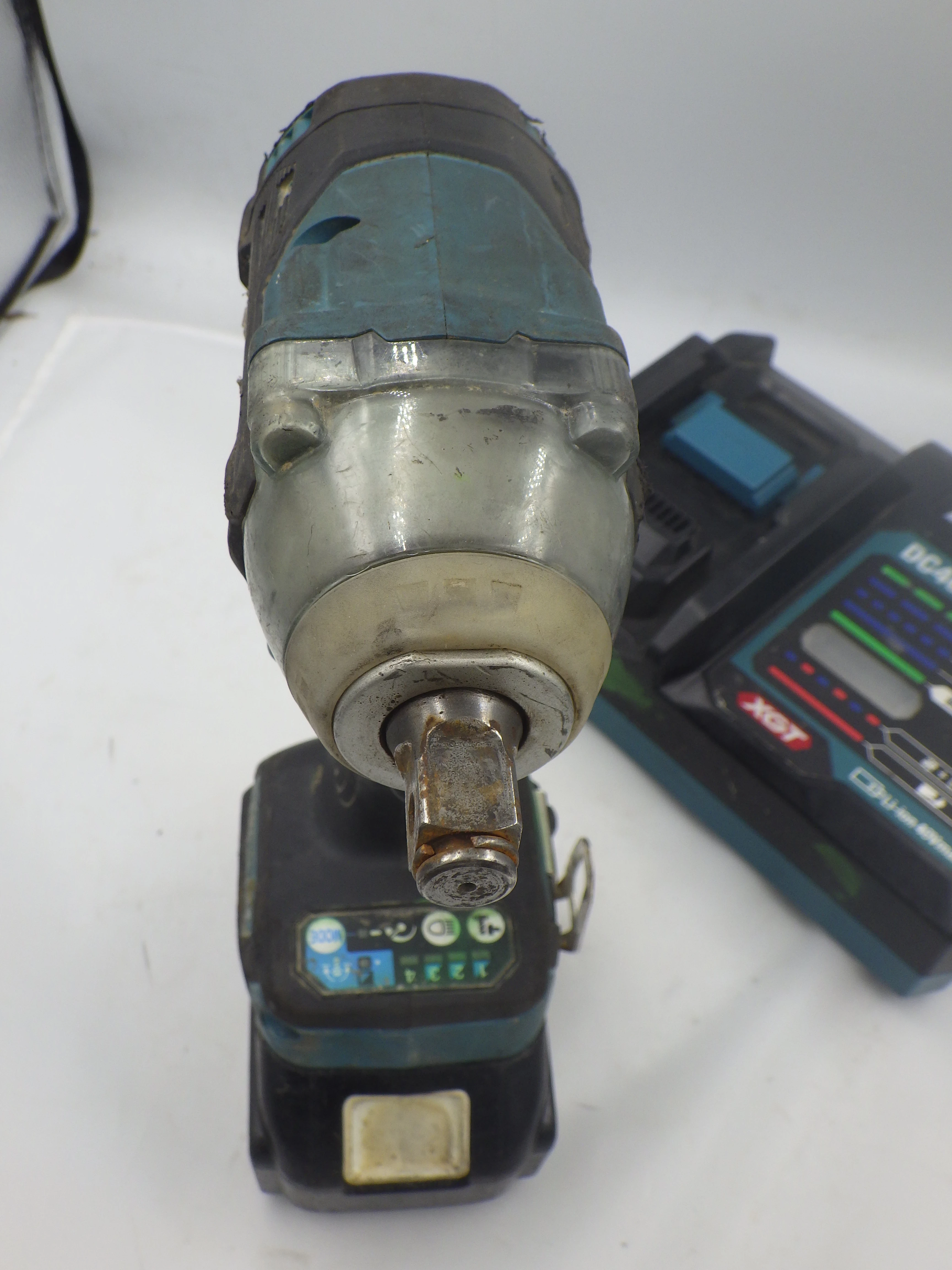 klucz-udarowy-makita-dtw300-akumulator-ladowarka-rozmiar-trzpienia-248160-863071