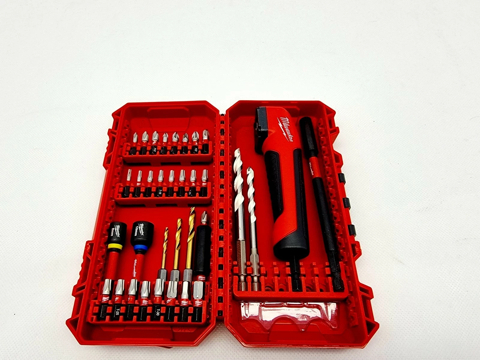 zestaw-bitow-i-wiertel-z-nasadka-katowa-milwaukee-shockwave-impact-dabrowszczakow-1811-sj-olsztyn