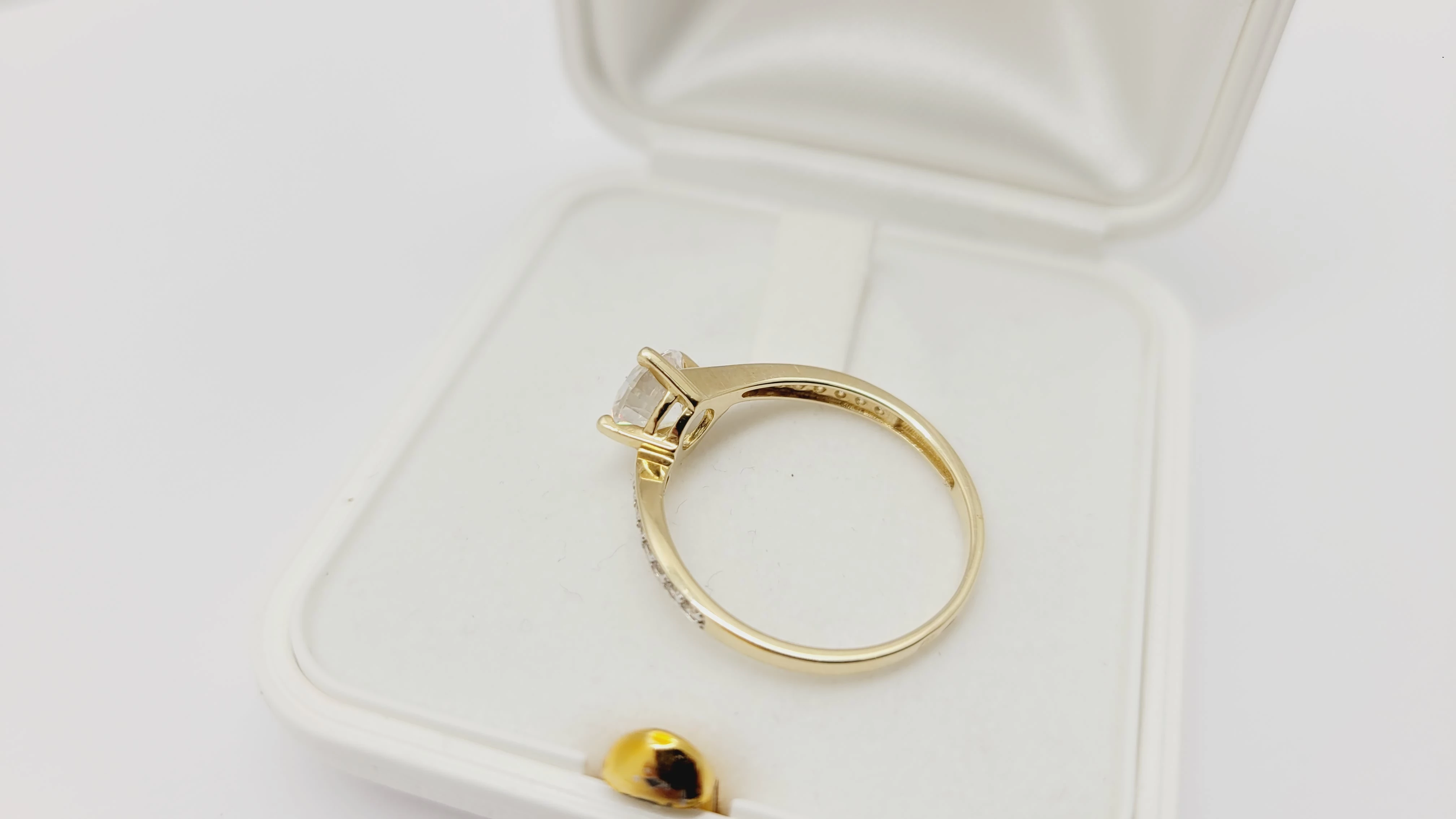 cudowny-zloty-pierscionek-220g-585-r17-material-15835-2