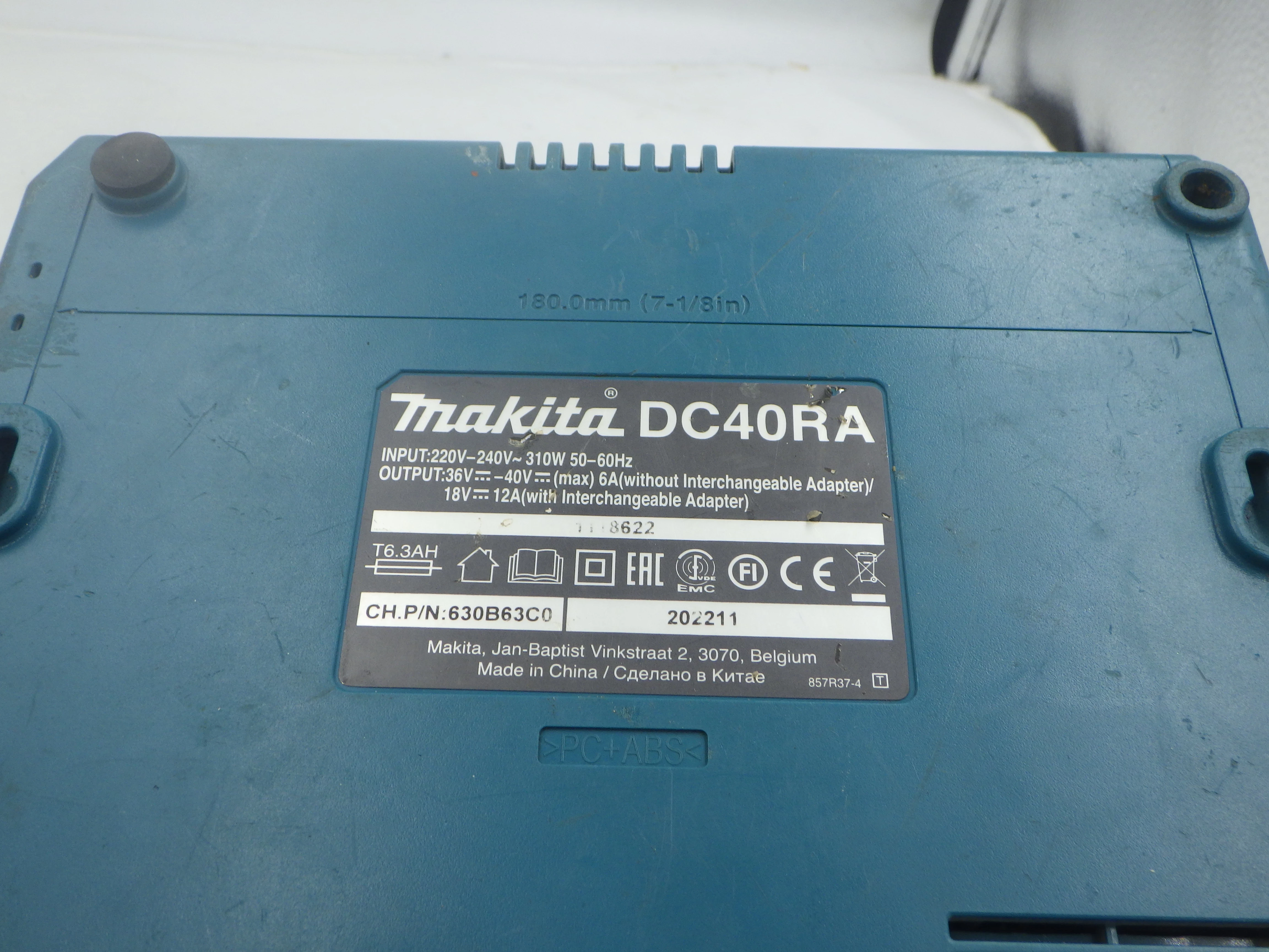 klucz-udarowy-makita-dtw300-akumulator-ladowarka-predkosc-obrotowa-320000