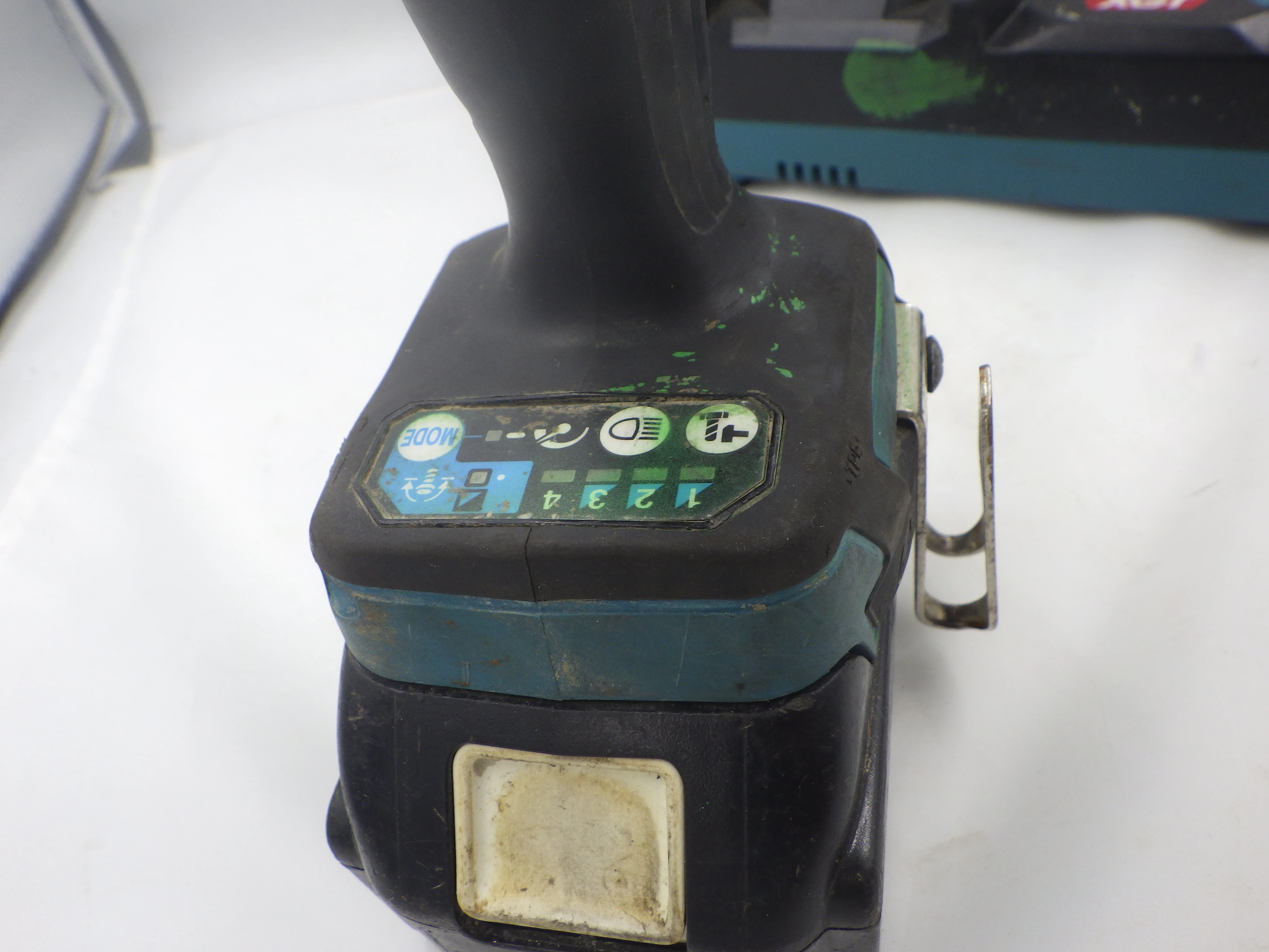 klucz-udarowy-makita-dtw300-akumulator-ladowarka-kod-producenta-dtw300z