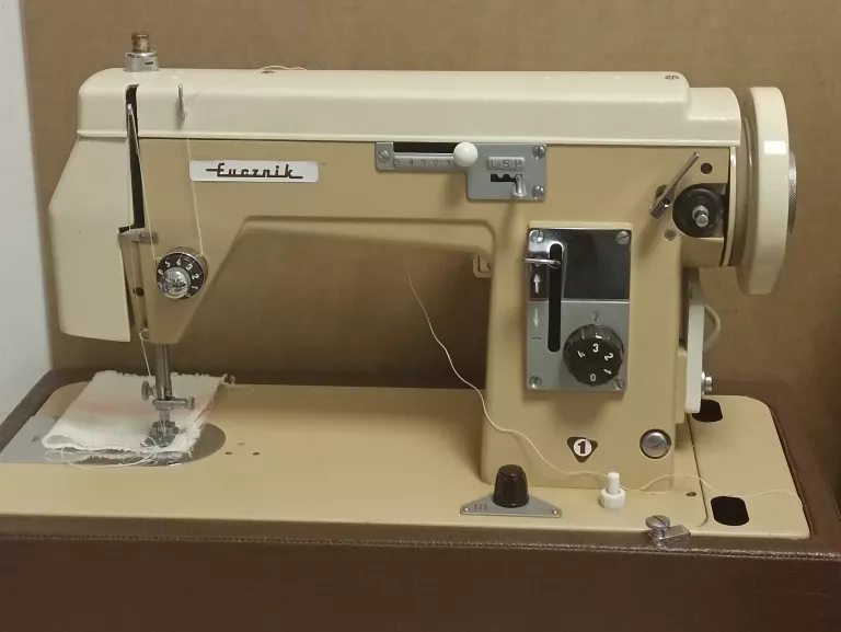 maszyna-do-szycia-lucznik-stan-11323-2
