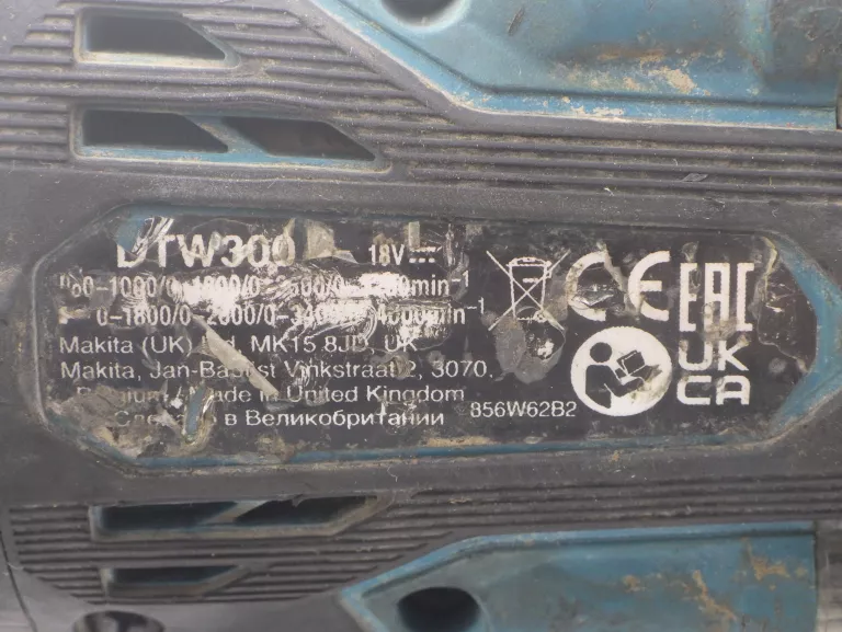 klucz-udarowy-makita-dtw300-akumulator-ladowarka-maksymalny-moment-obrotowy-580