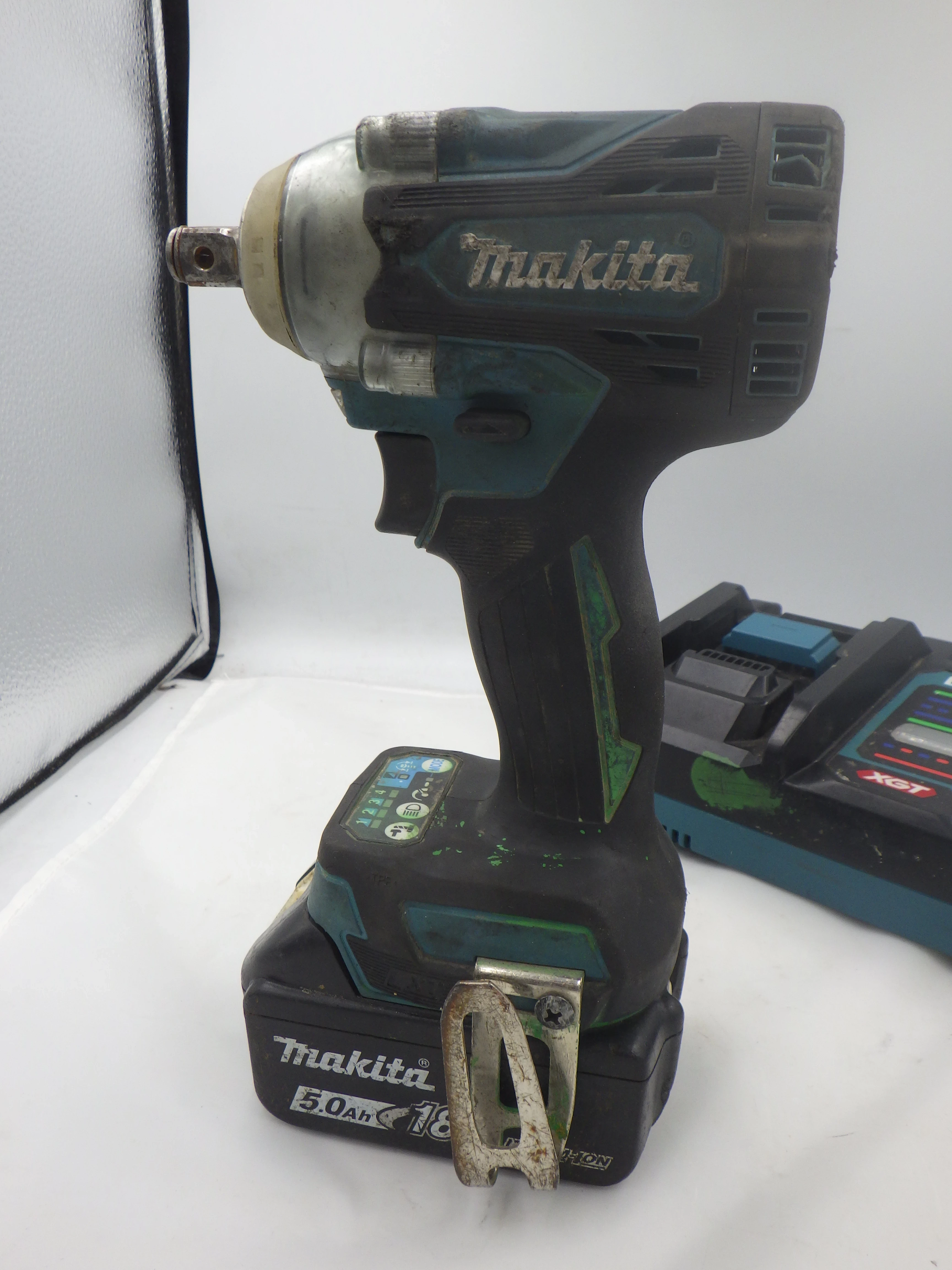 klucz-udarowy-makita-dtw300-akumulator-ladowarka-stan-11323-2