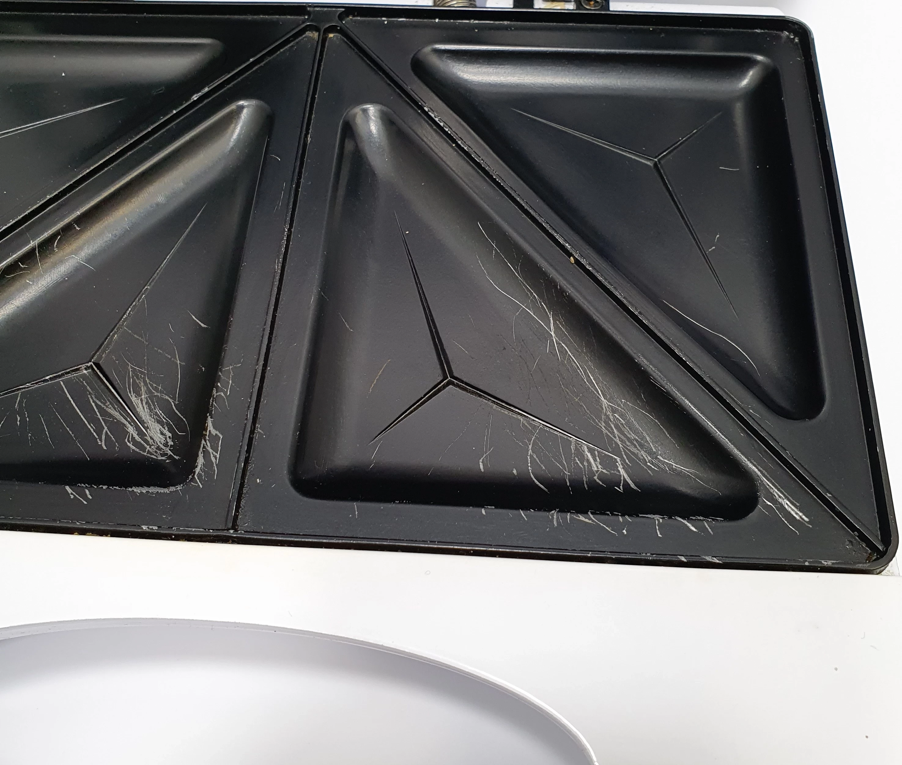 aigostar-toster-opiekacz-do-kanapek-bialy-700-800w-stan-11323-2