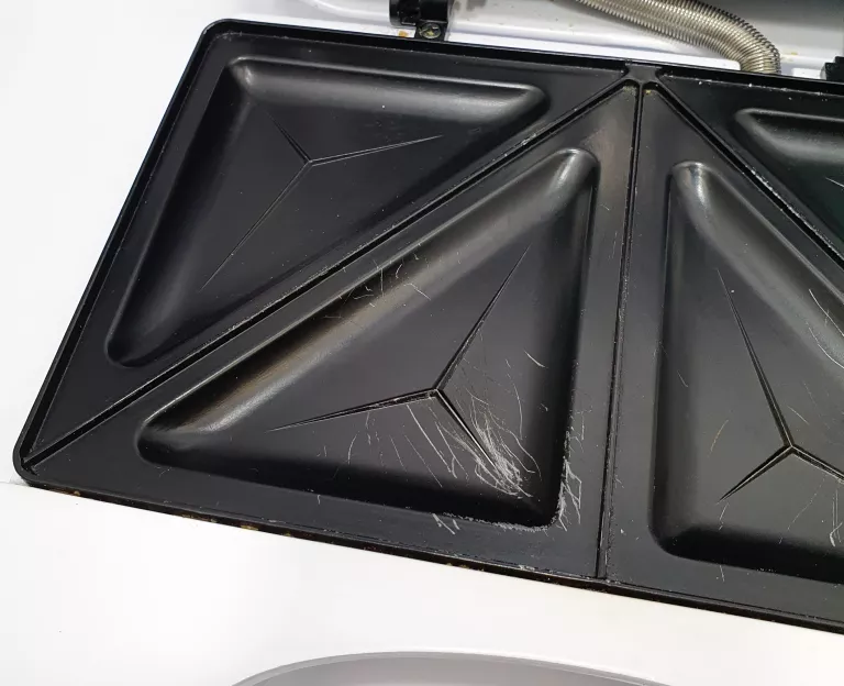 aigostar-toster-opiekacz-do-kanapek-bialy-700-800w-kolor-dominujacy-129357-2