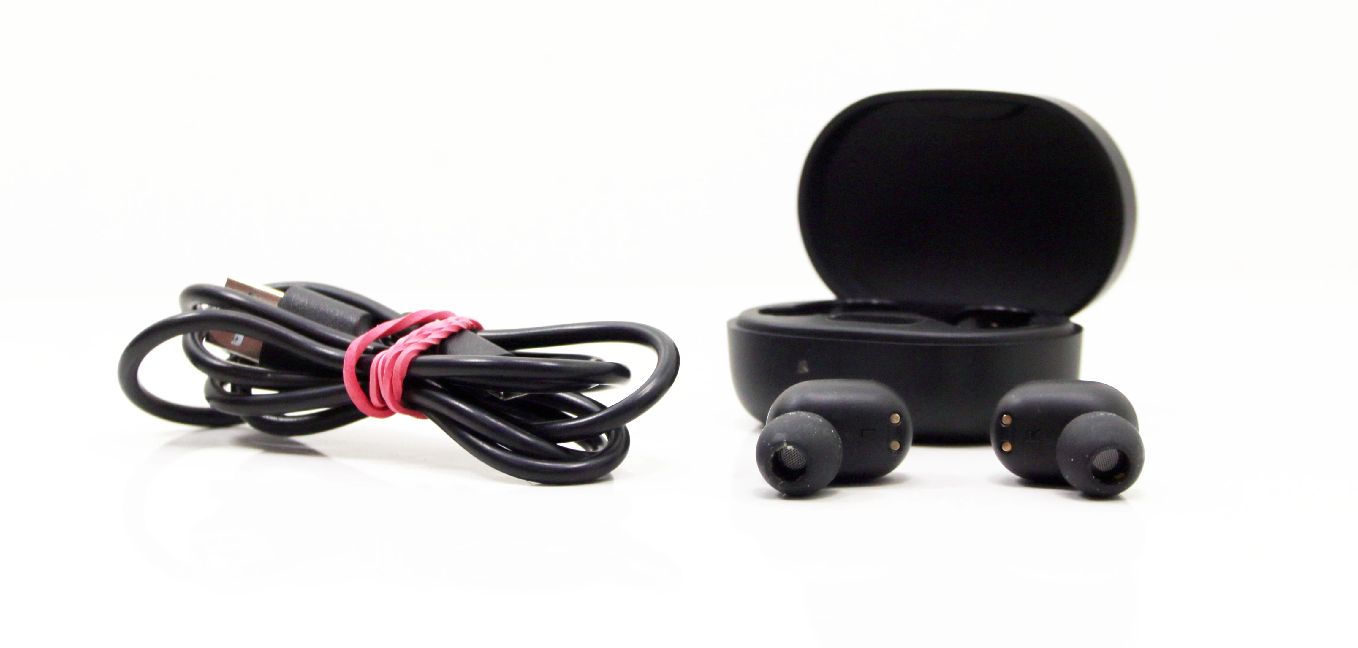 sluchawki-czarne-douszne-okopowa-7a-warszawa