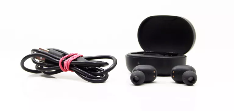 sluchawki-czarne-douszne-okopowa-7a-warszawa