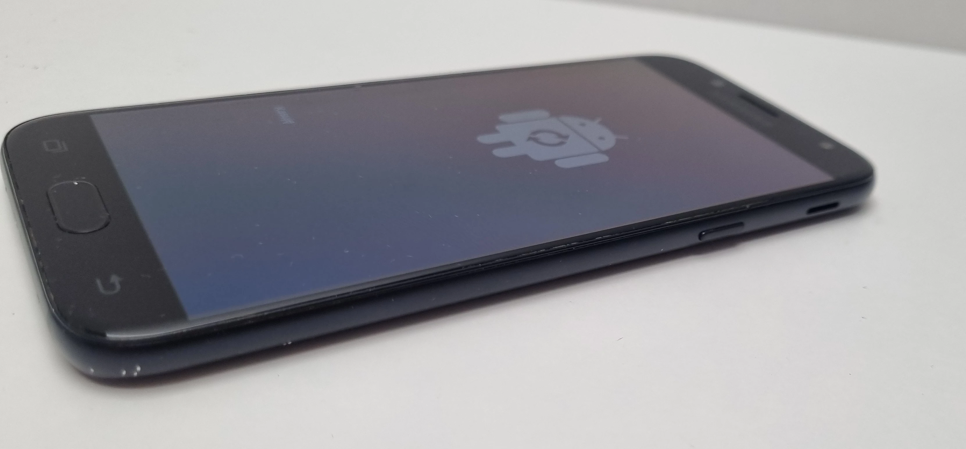 samsung-galaxy-j5-16gb-czarny-przekatna-ekranu-520