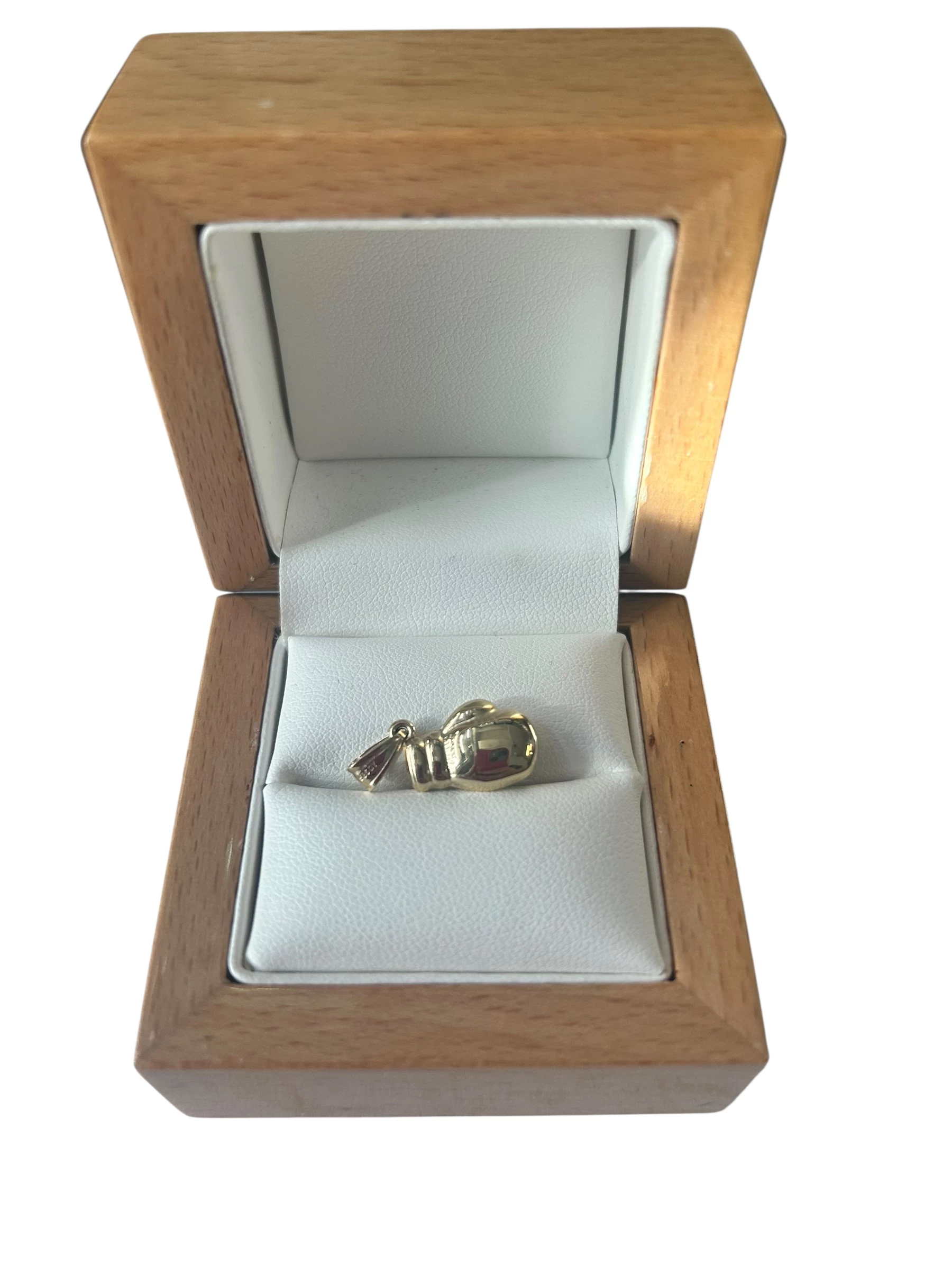 piekna-zlota-zawieszka-rekawica-bokserska-p585-pulawska-30a-piaseczno