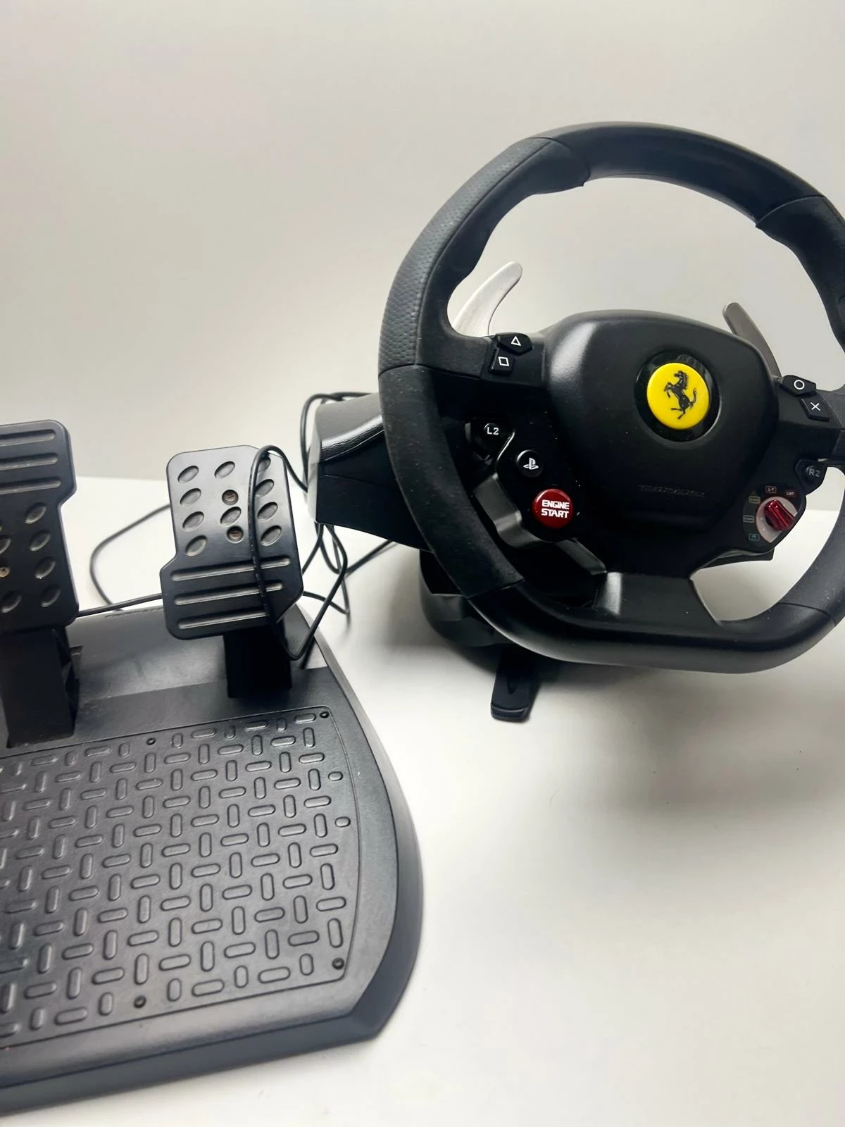 kierownica-gamingowa-thrustmaster-t80-ferrari-488-gtb-pedaly-pc-ps5-waga-produktu-z-opakowaniem-jednostkowym-3720